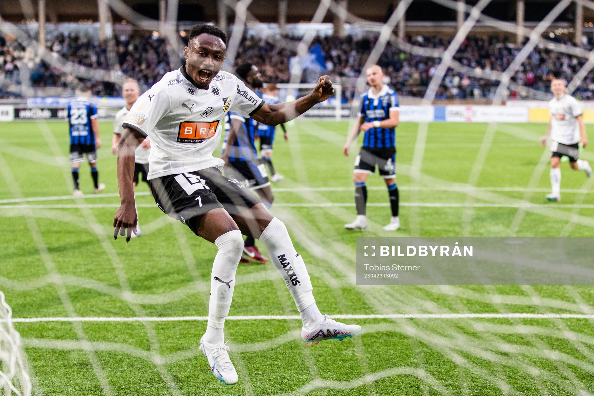 Häckens Benie Adama Traore jublar