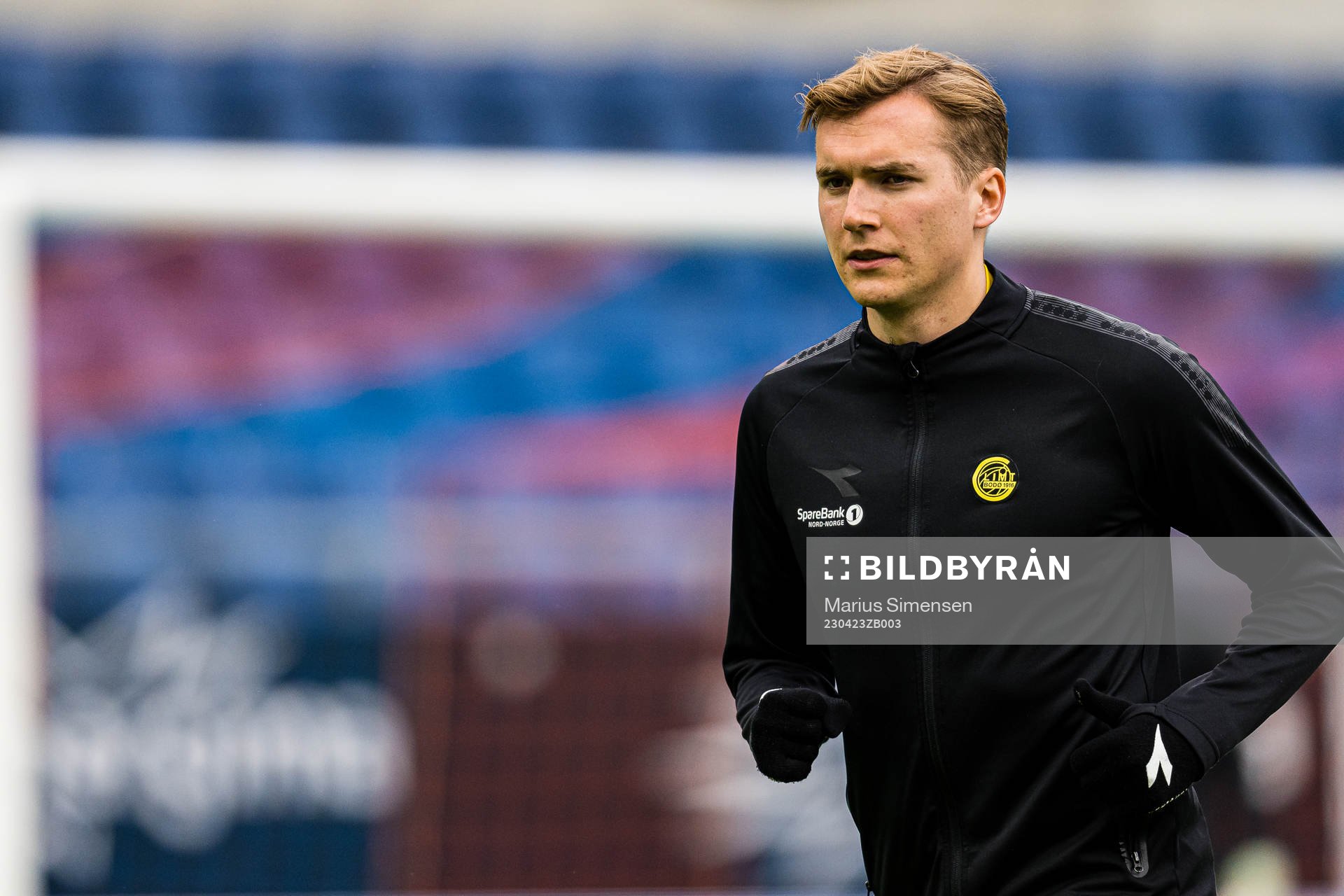 Morten Ågnes Konradsen of Bodø/Glimt warms up