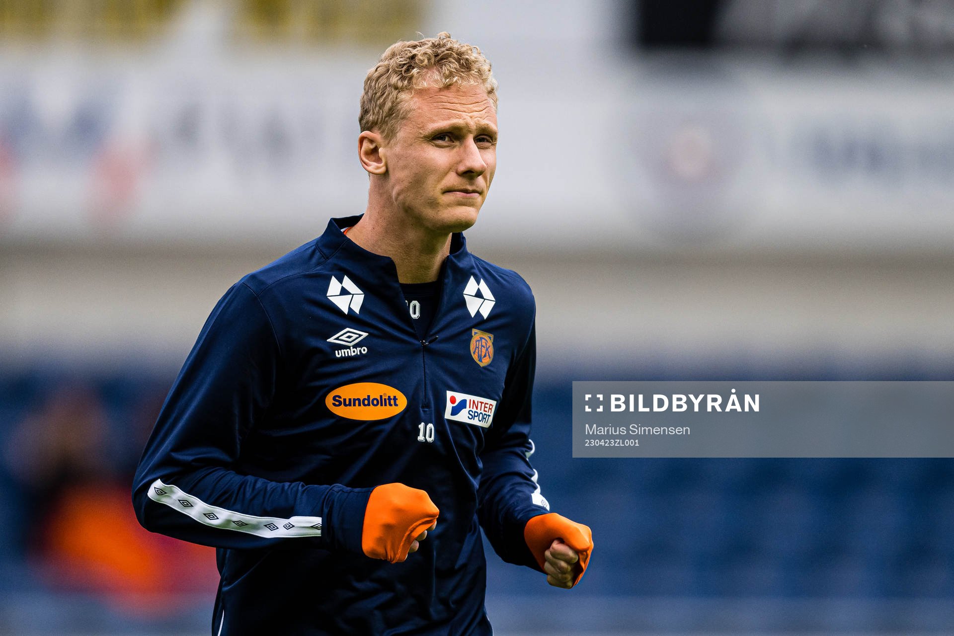 Kristoffer Barmen of Aalesund warms up