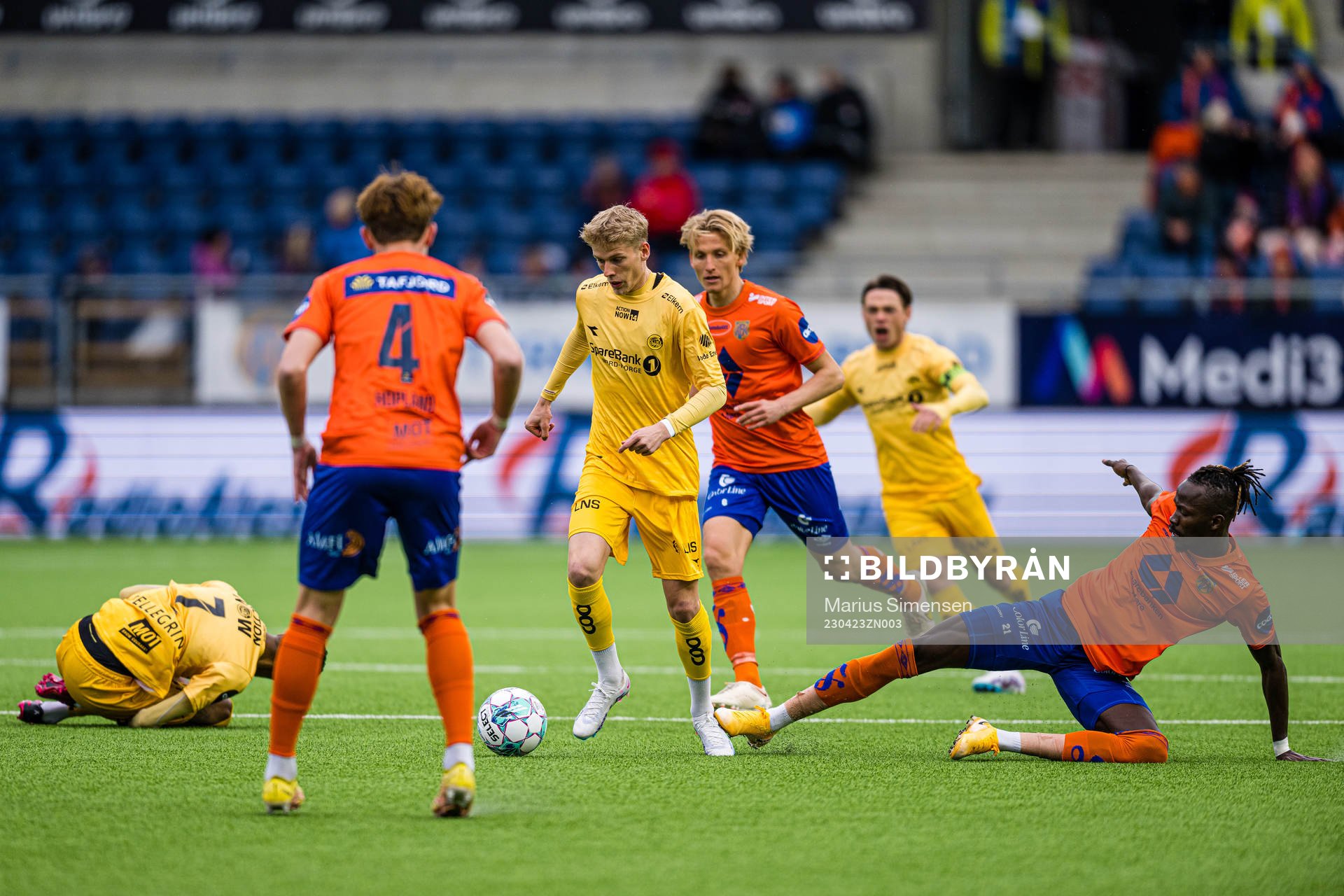 Albert Grønbæk of Bodø/Glimt and Amidou Diop of Aalesund