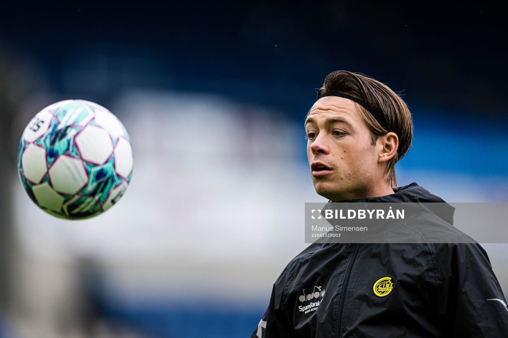 Patrick Berg of Bodø/Glimt warms up