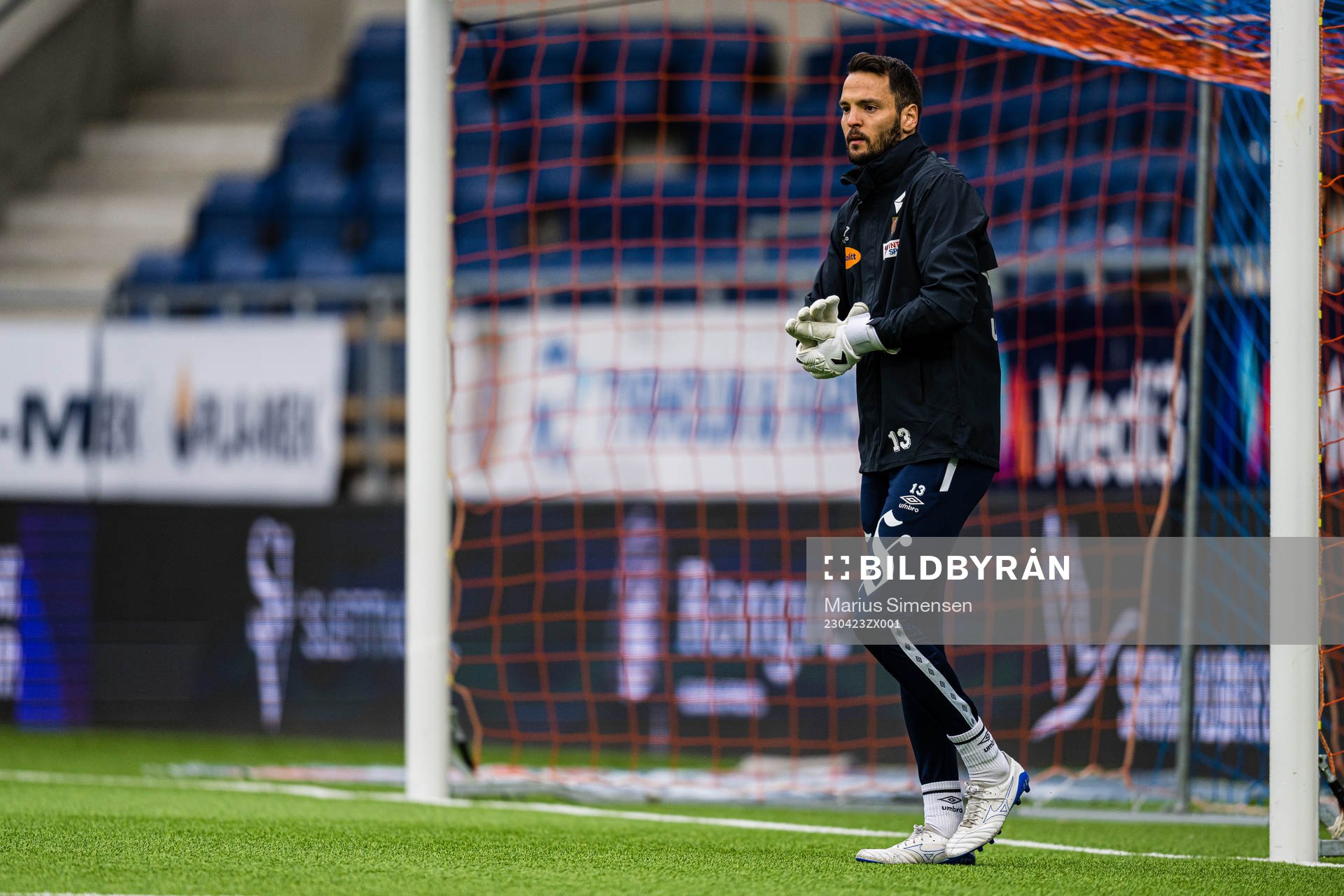 Michael Lansing of Aalesund warms up