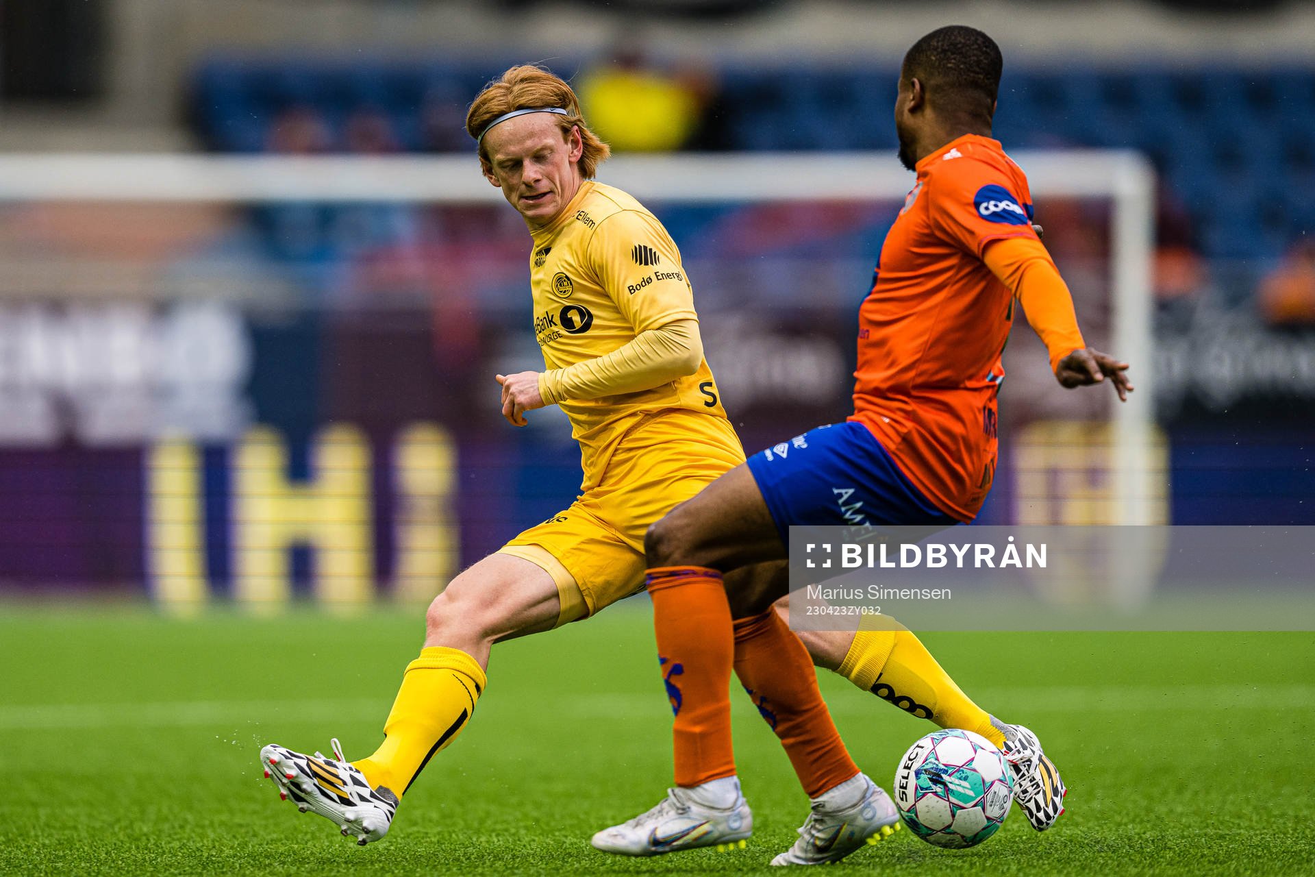 Adam Sørensen of Bodø/Glimt and Trace Murray of Aalesund
