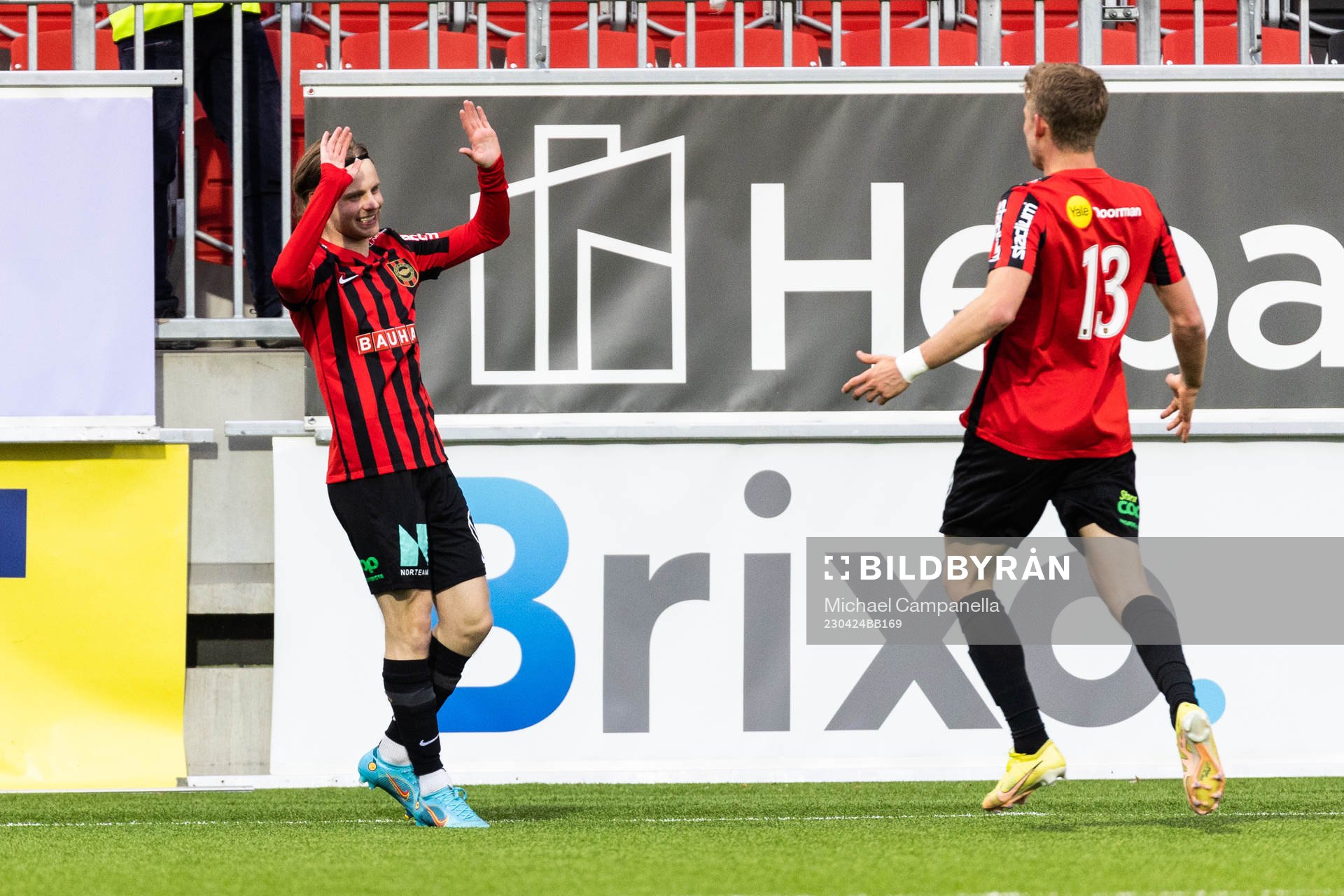 Brommapojkarnas Oscar Pettersson och Ludvig Fritzson jublar