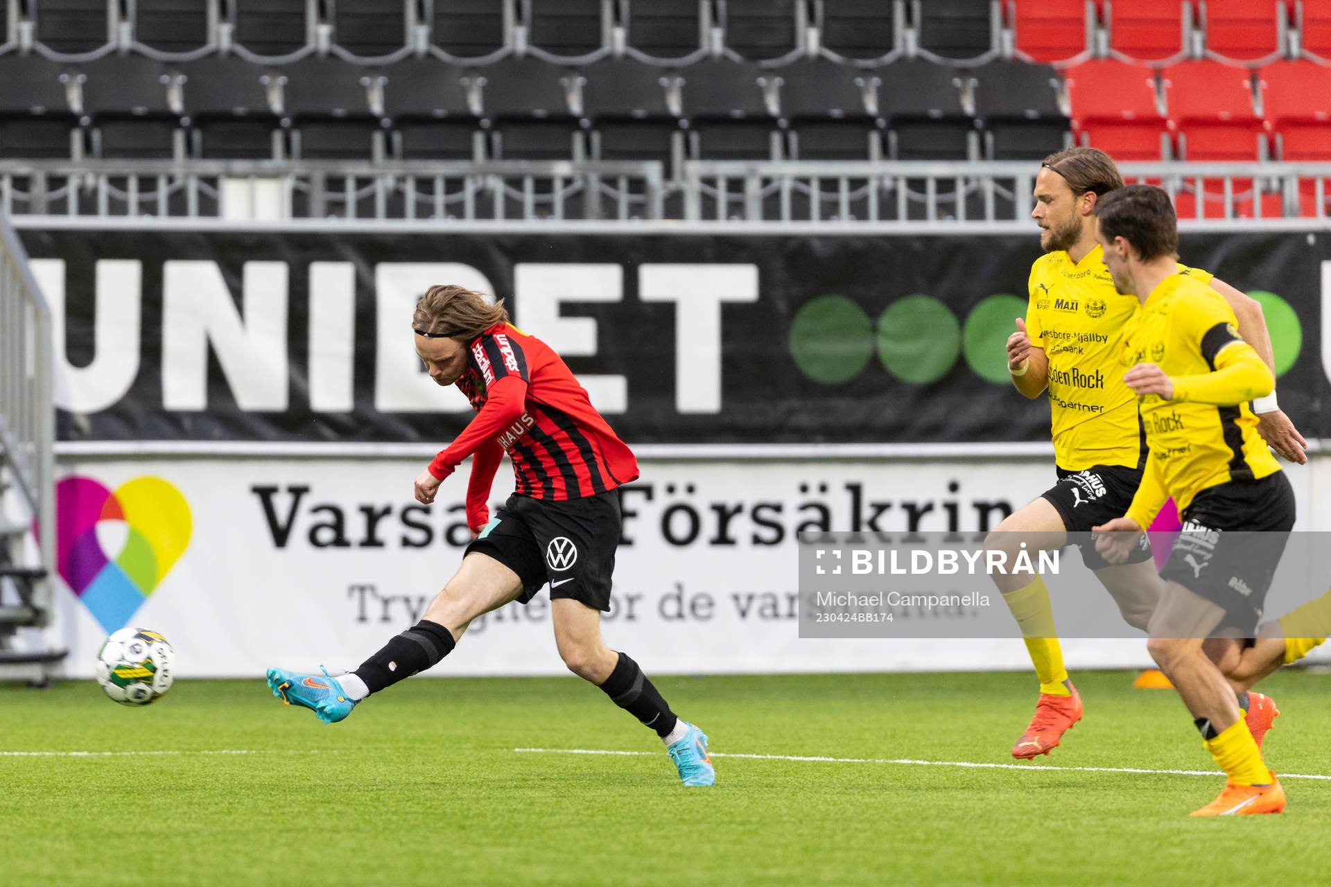 Brommapojkarnas Oscar Pettersson gör 1-0