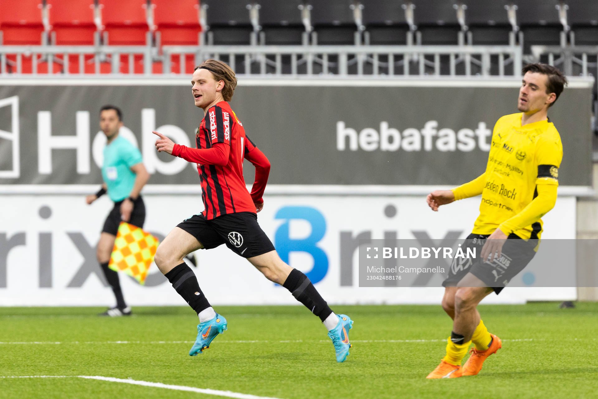 Brommapojkarnas Oscar Pettersson jublar
