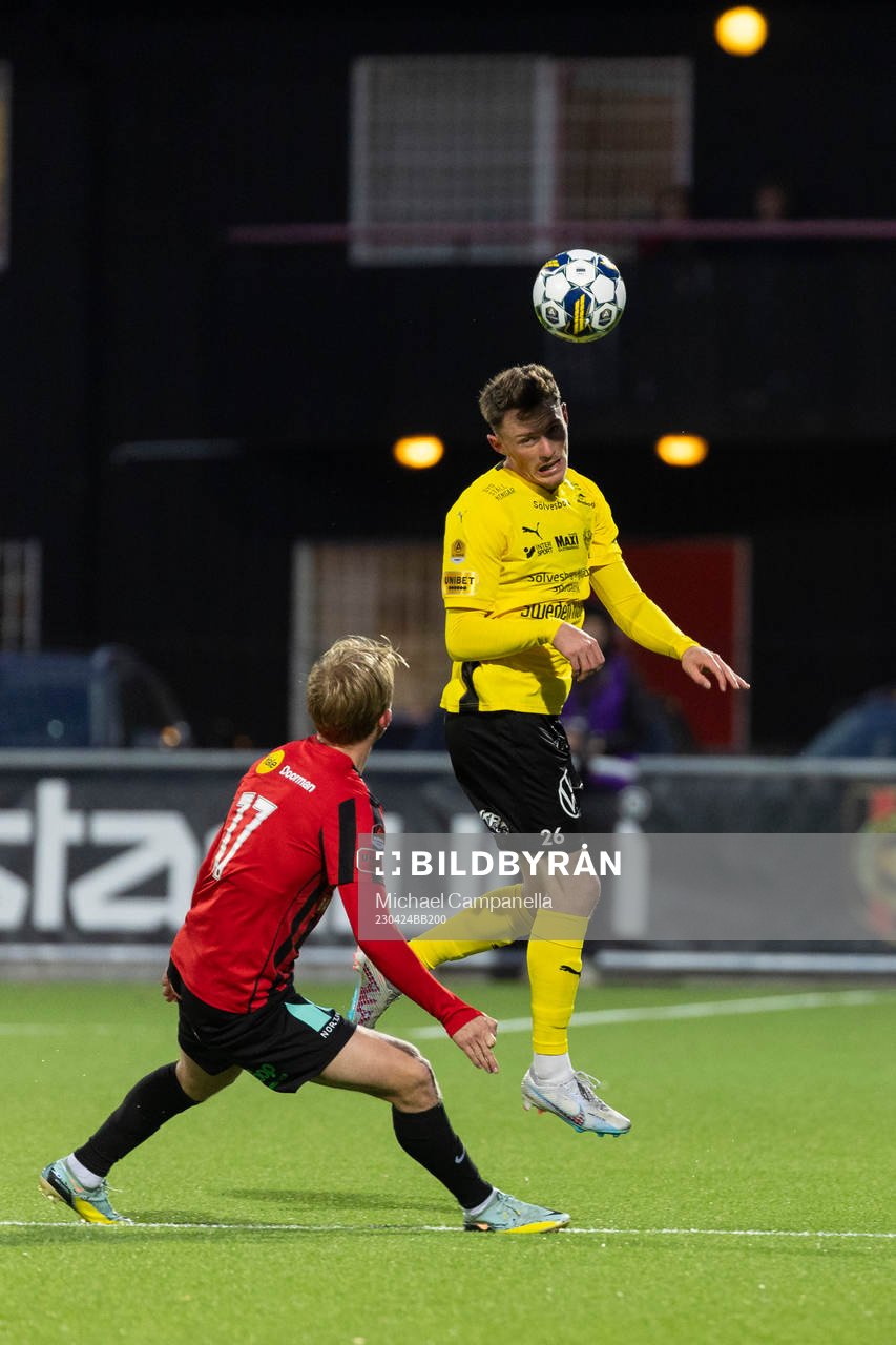 Mjällbys Noah Persson och Brommapojkarnas Alexander Jensen