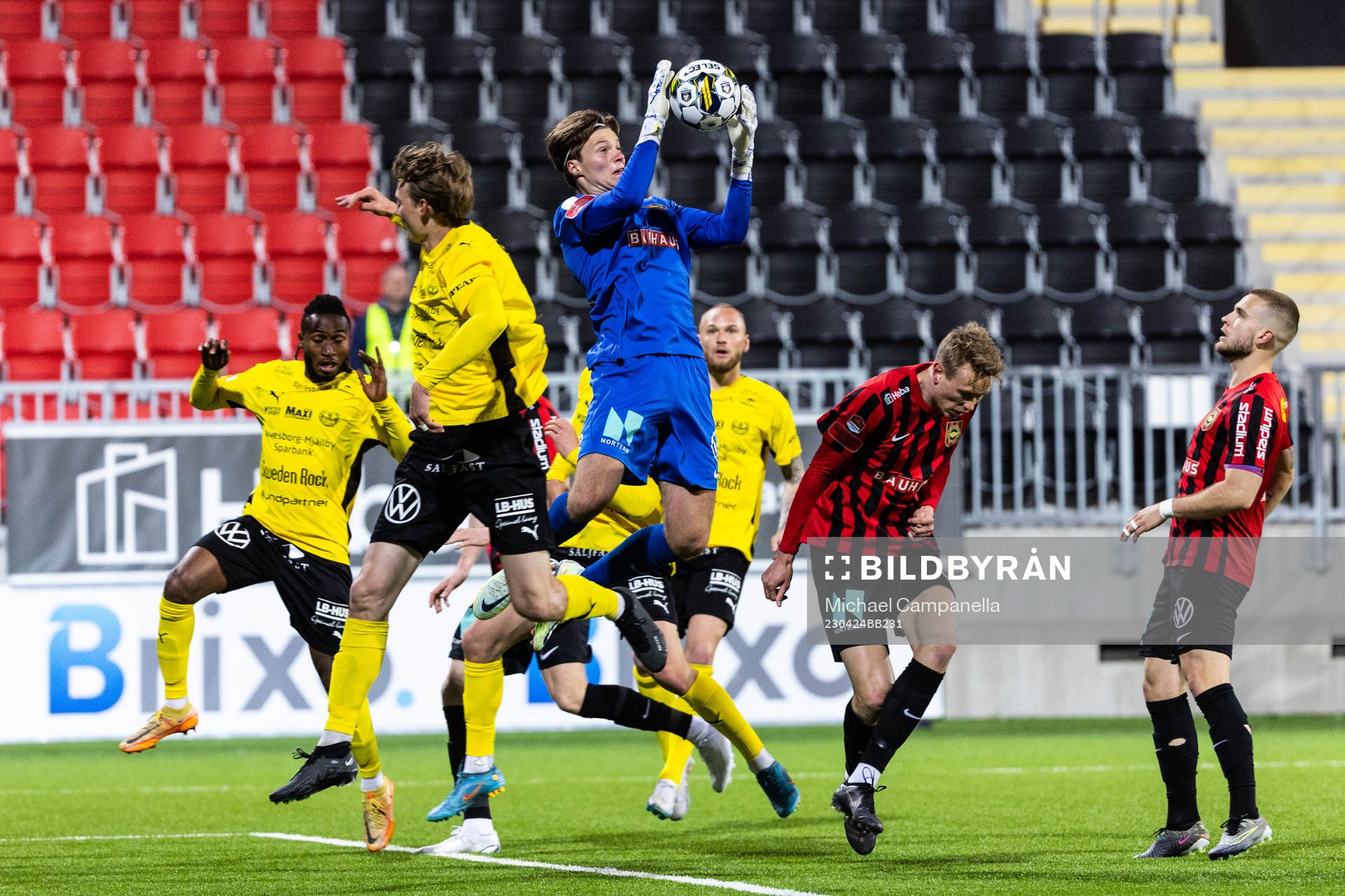 Brommapojkarnas målvakt Filip Sidklev