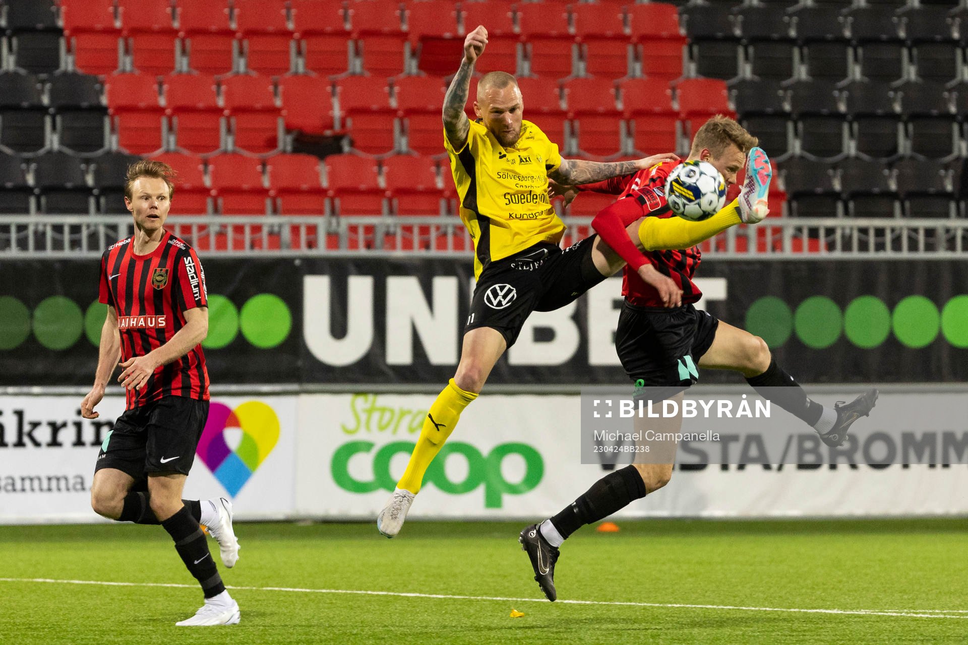 Mjällbys Adam Ståhl och Brommapojkarnas Torbjörn Lysaker