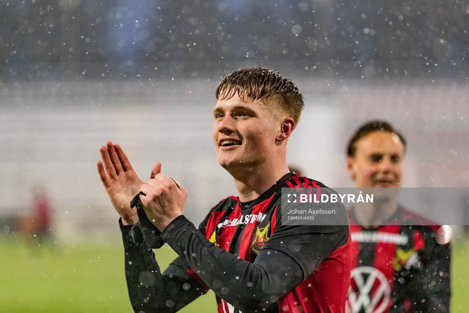 Östersunds Sebastian Karlsson Grach jublar