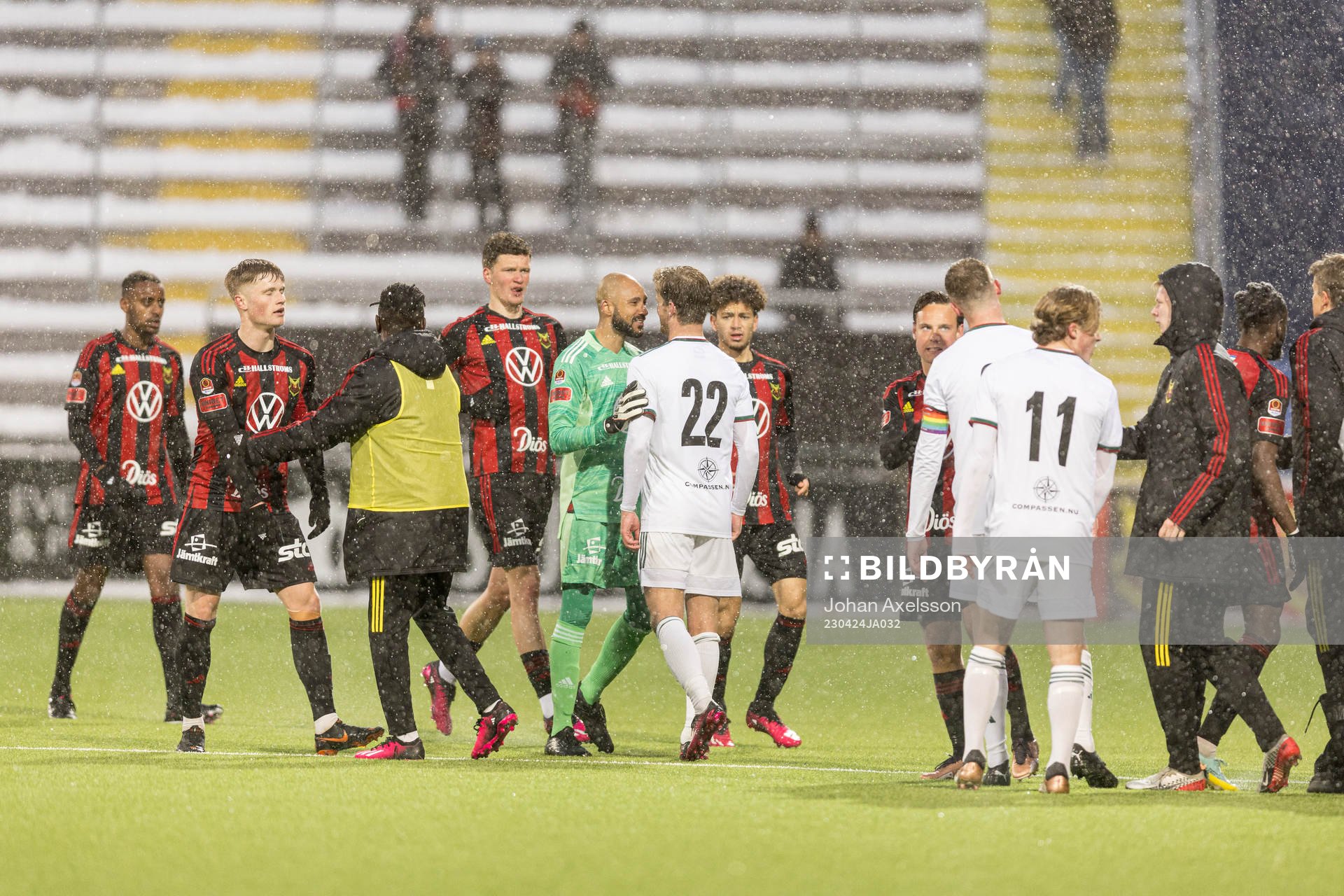 irriterat mellan Östersunds målvakt Aly Keita  och