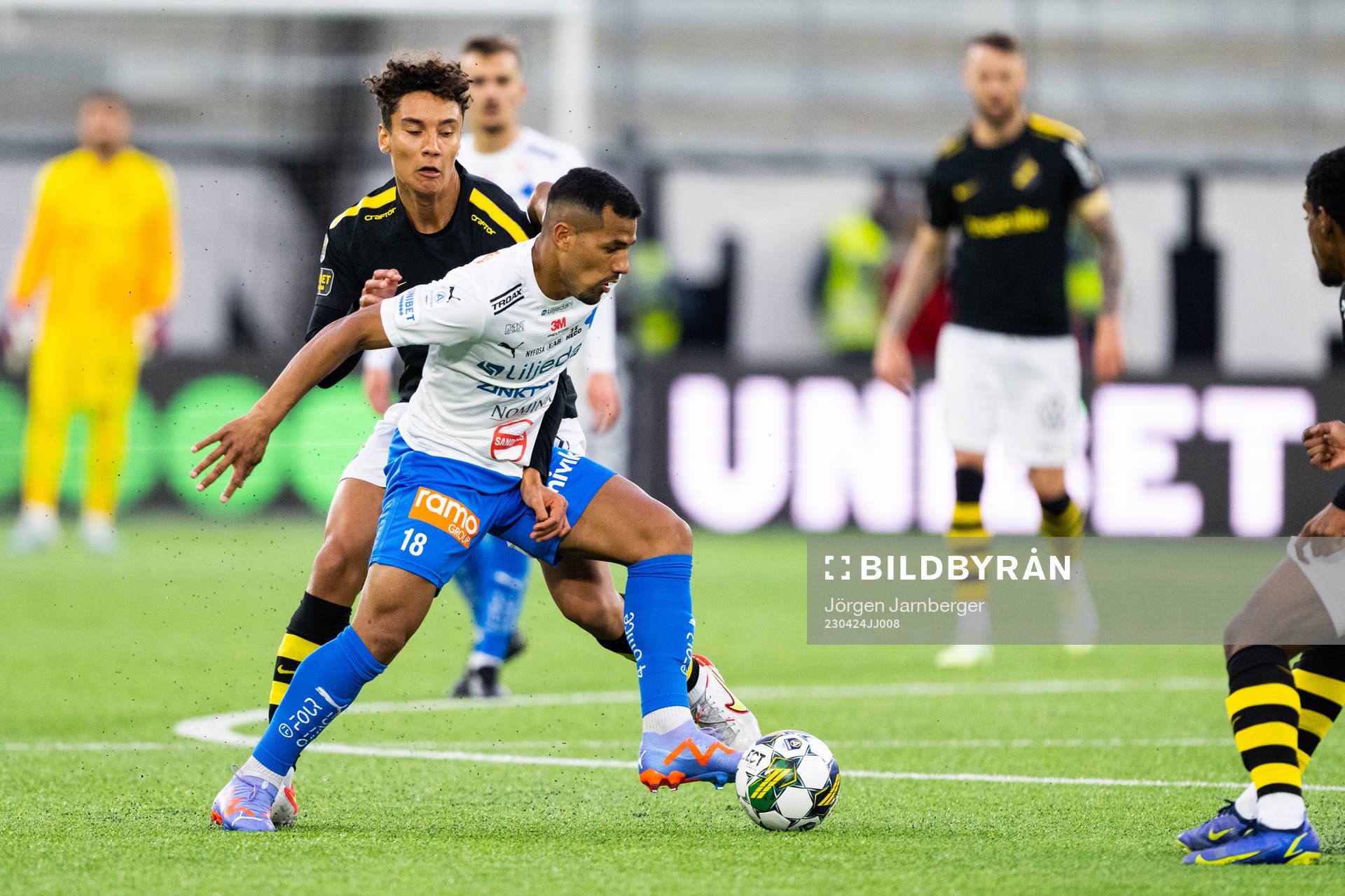 AIKs Robin Tihi och Värnamos Wenderson Oliveira do