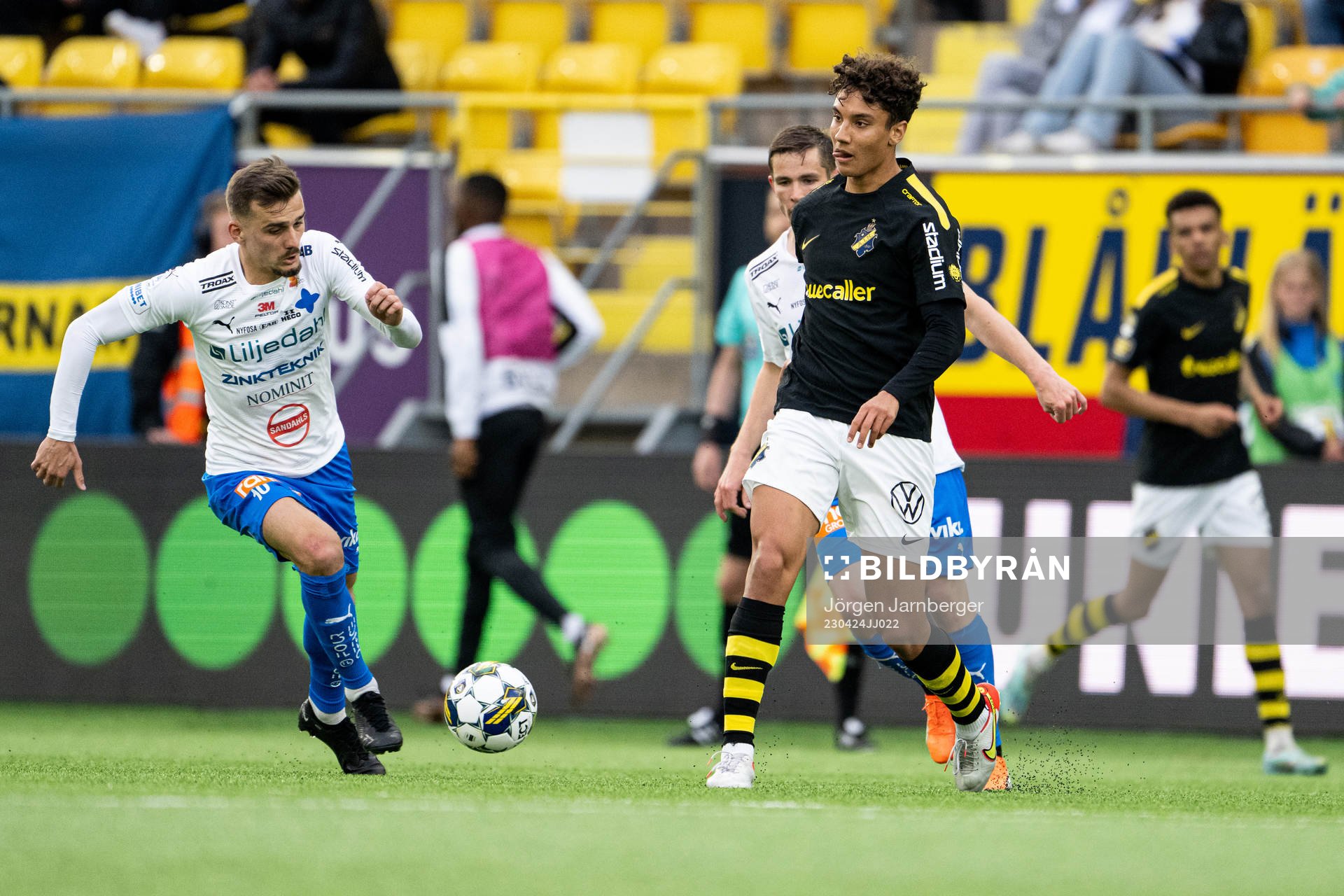 Värnamos Ajdin Zeljkovic och AIKs Robin Tihi