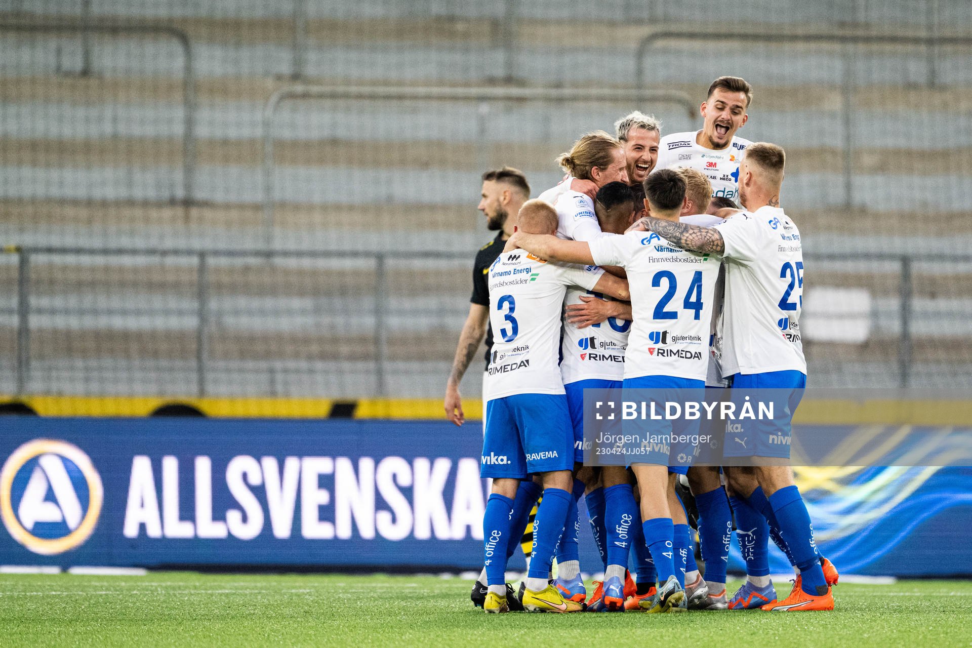 Värnamos spelare jublar