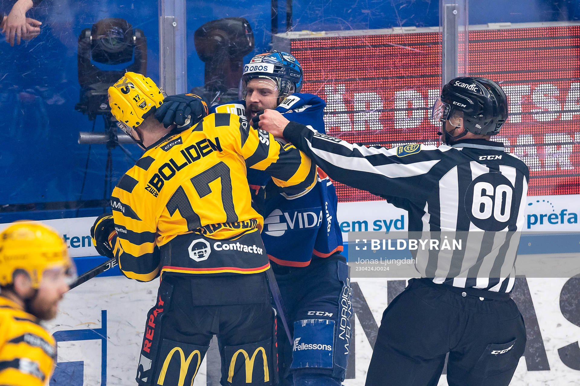 Bråk mellan Skellefteås Pär Lindholm och Växjös Lukas