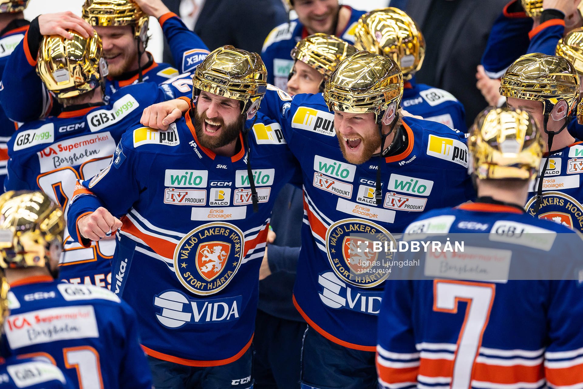 Växjös Amil Krupit och Ludvig Claesson jublar