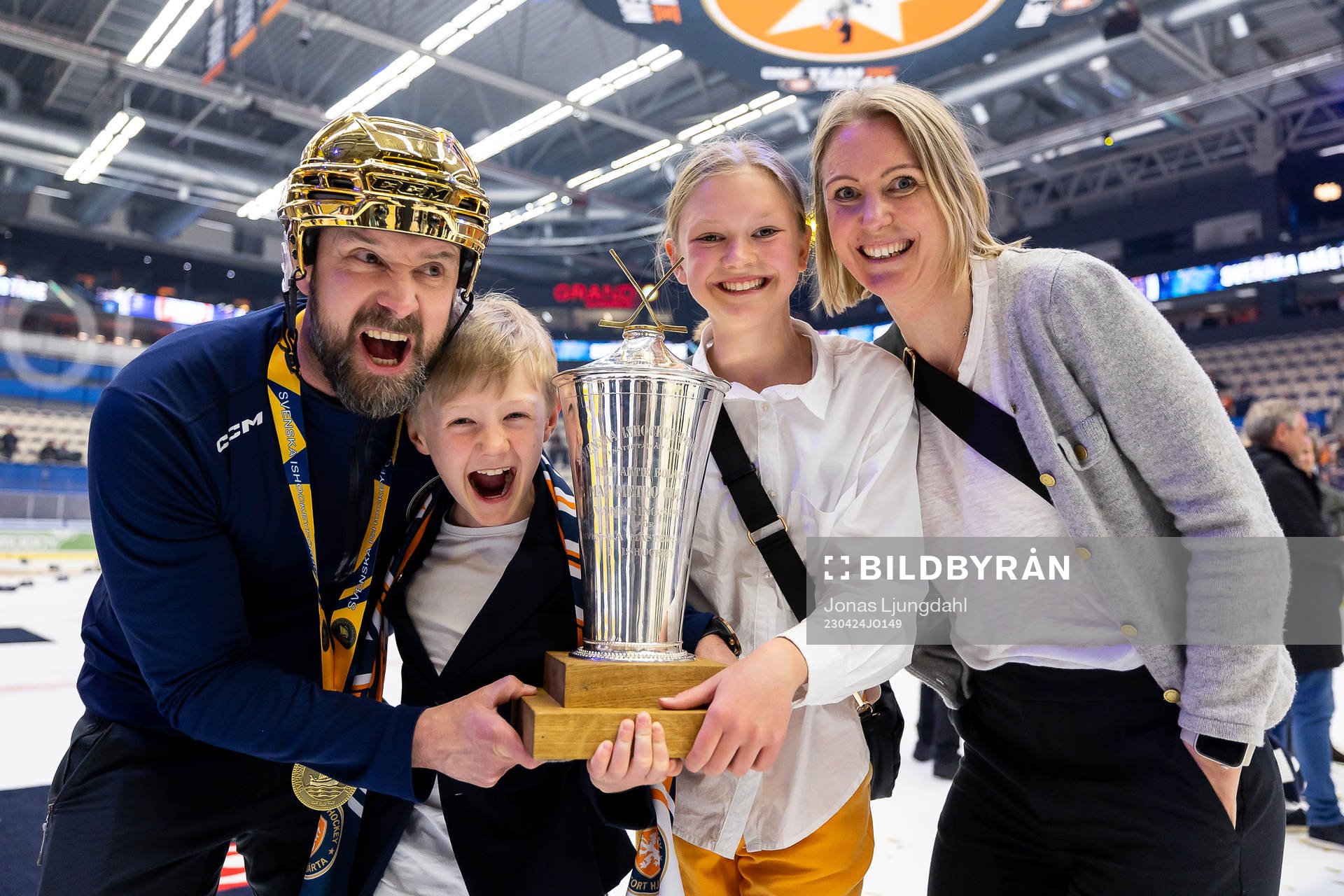 Växjös massör Lenny Anderlycke med familj jublar med