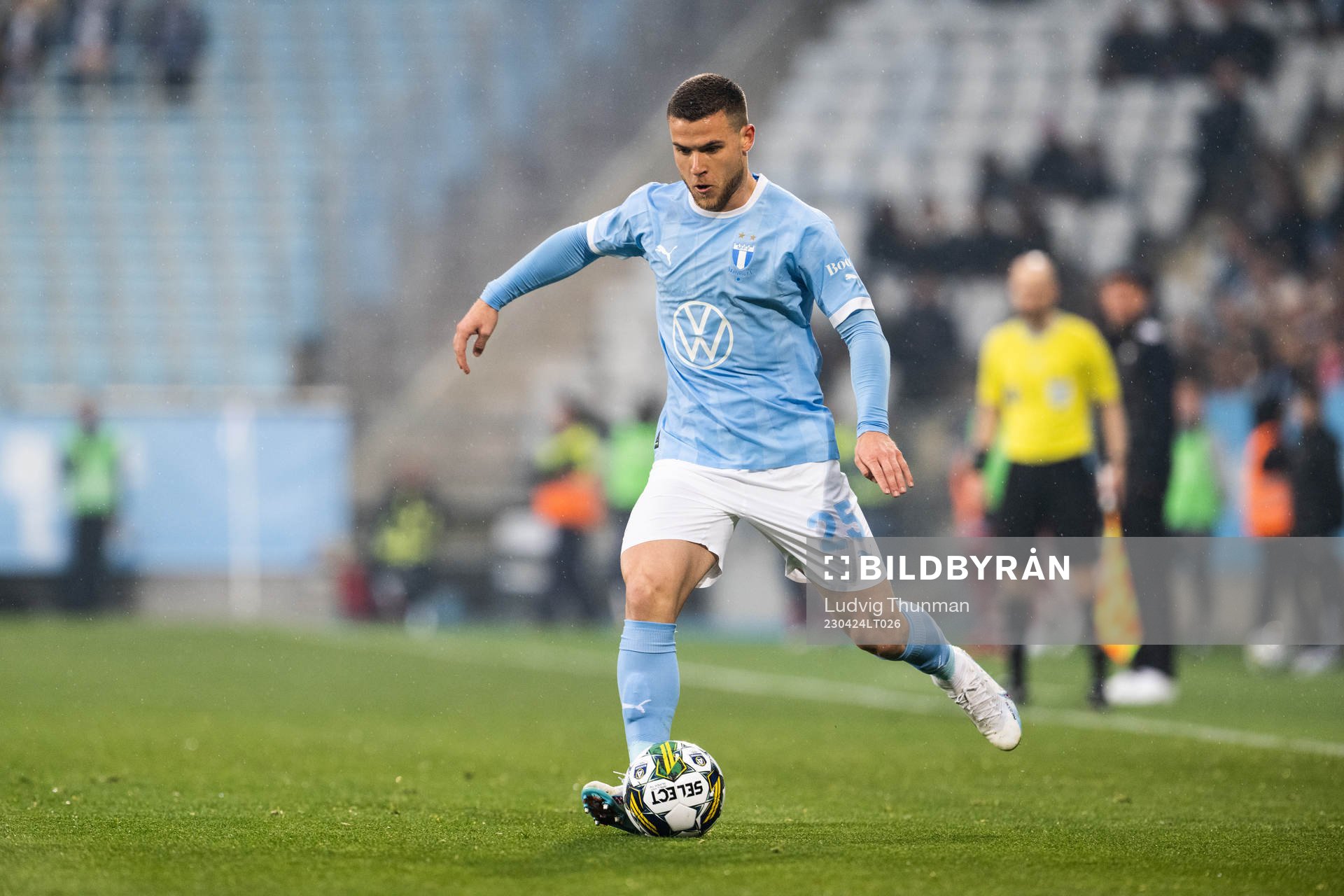 Malmö FFs Gabriel Busanello under fotbollsmatchen i Allsvenskan mellan Malmö FF och IFK Norrköping den 24 april 2023 i Malmö. 