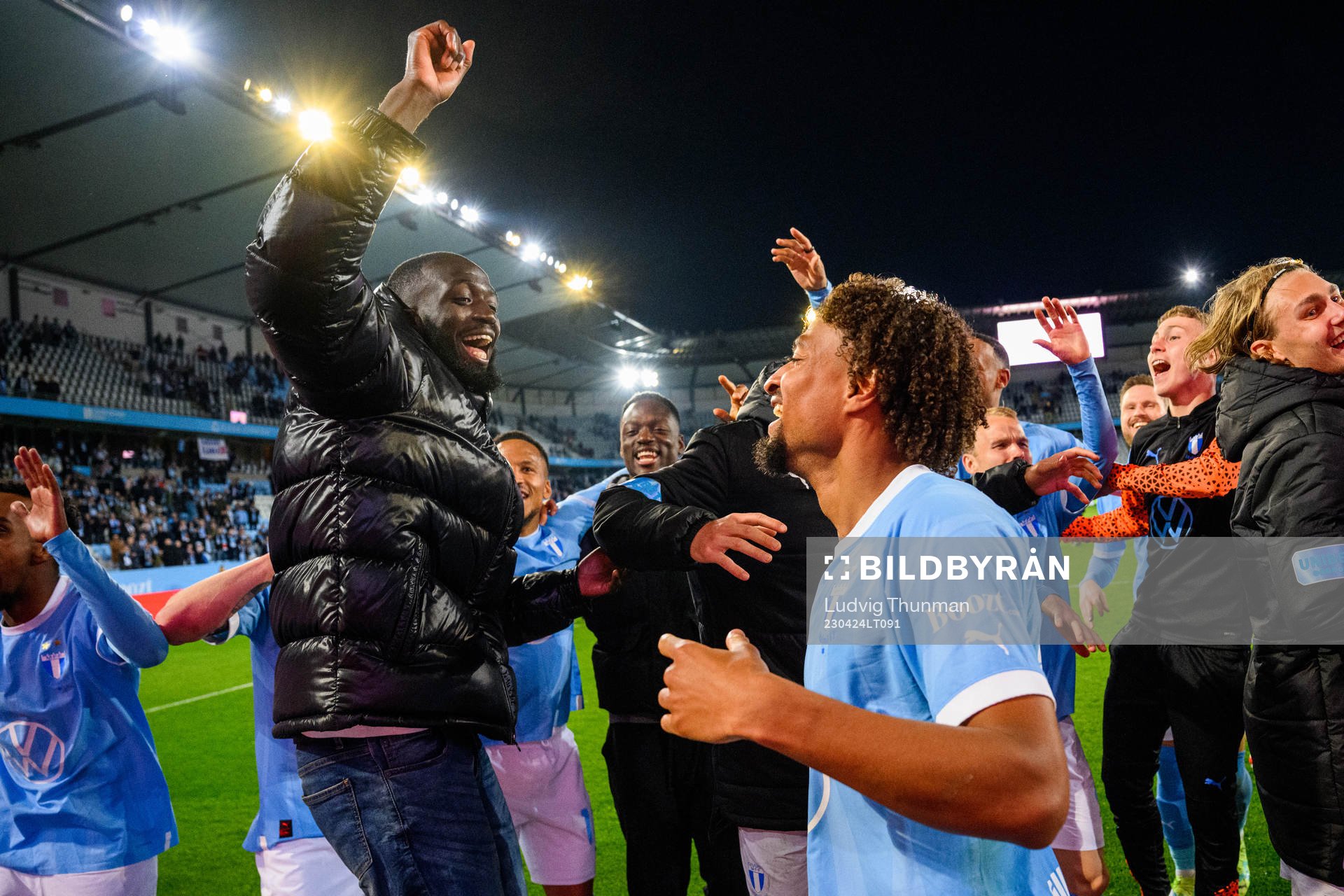 Malmö FFs Mahame Siby och Joseph Ceesay jublar