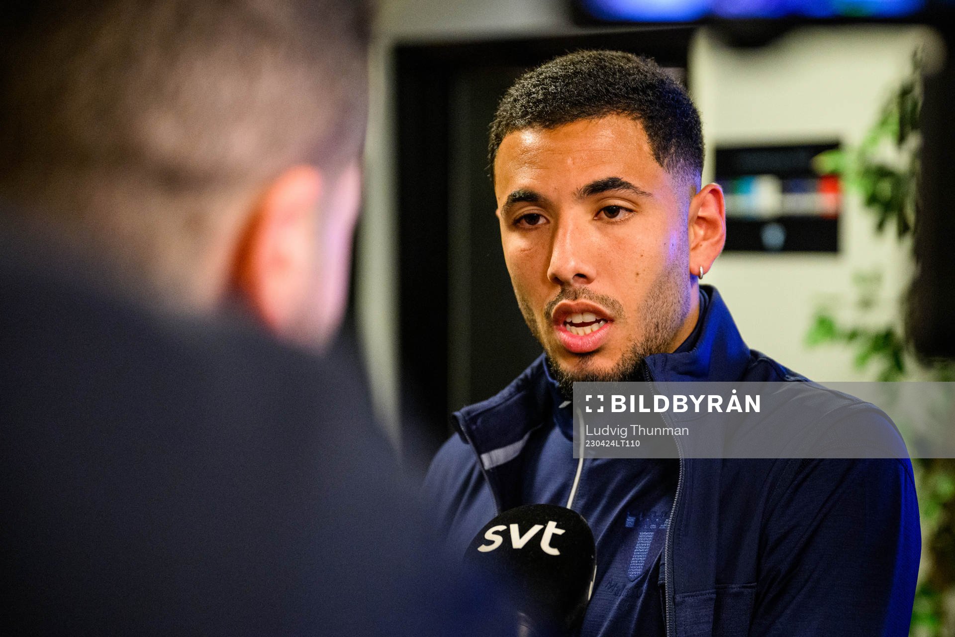 Malmö FFs Sergio Pena intervjuas av media efter fotbollsmatchen i Allsvenskan mellan Malmö FF och IFK Norrköping den 24 april 2023 i Malmö.