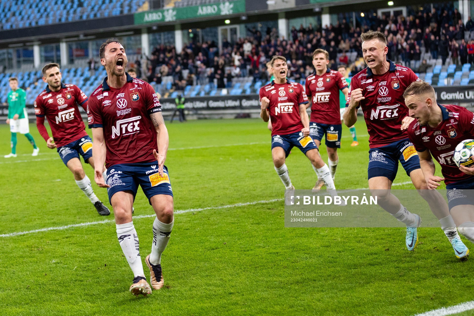 Örgrytes Jonathan Azulay jublar