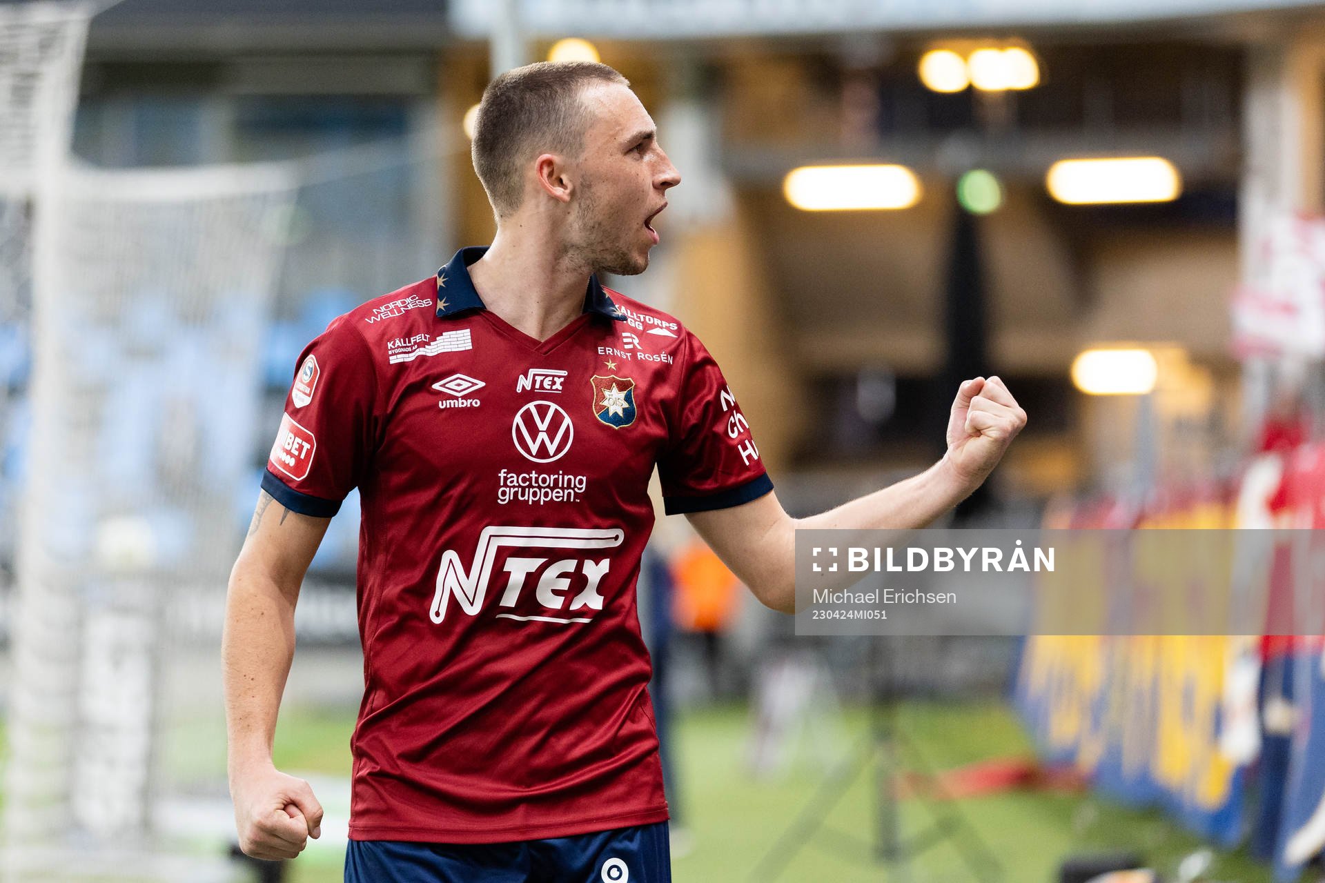 Örgrytes William Svensson jublar när domaren blåser