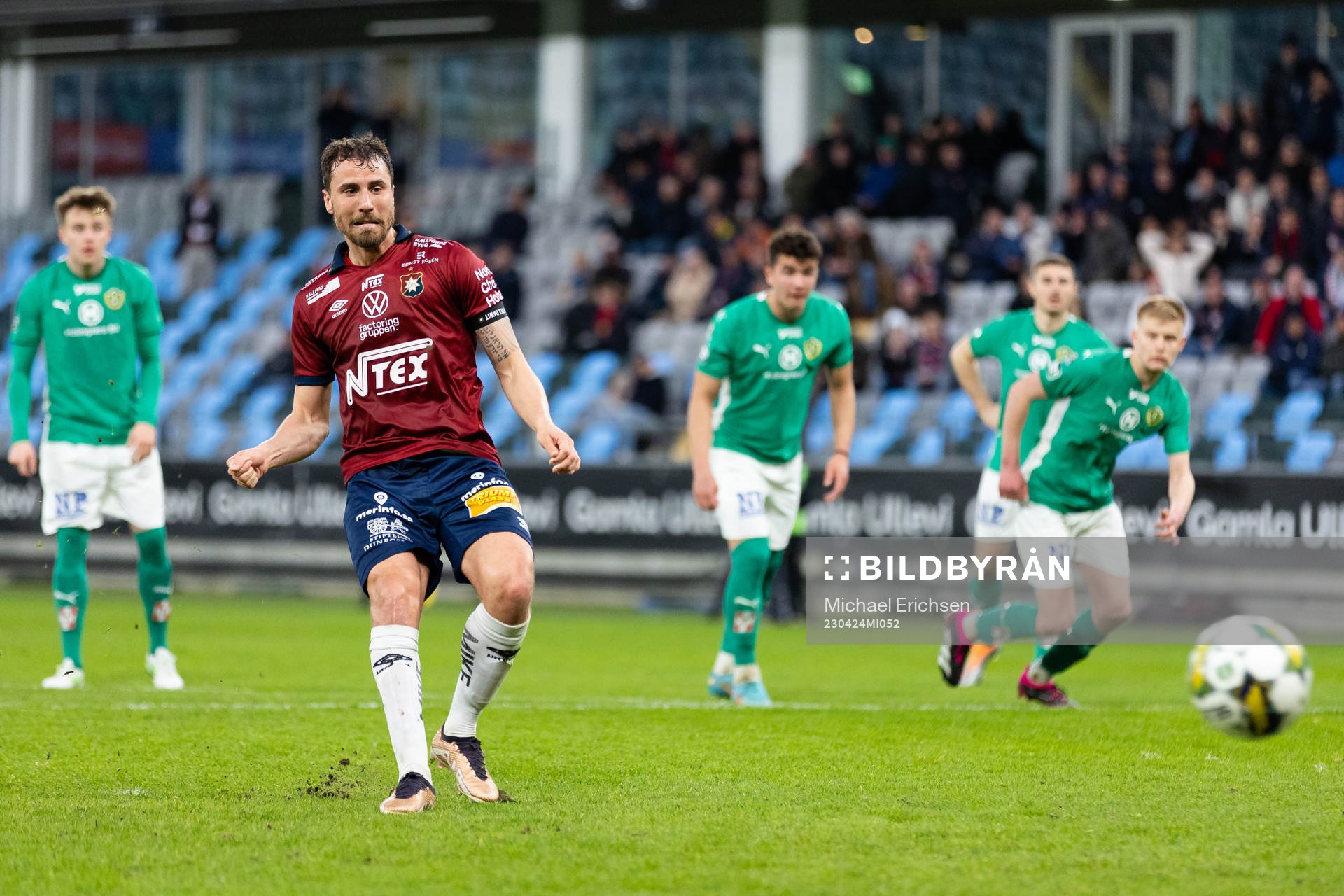 Örgrytes Jonathan Azulay kvitterar till 2-2 på straff