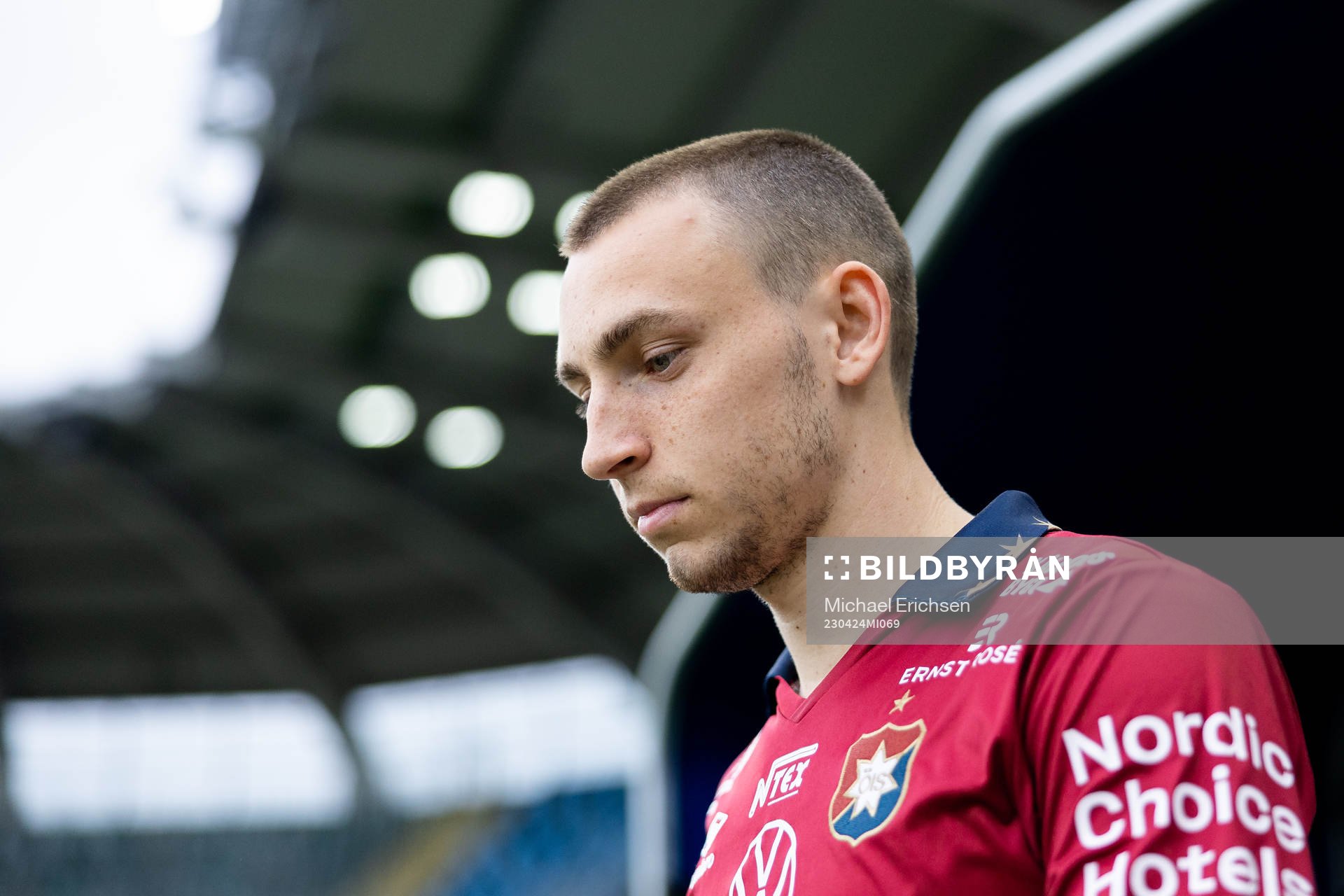 Örgrytes William Svensson på väg in för line up innan fotbollsmatchen i Superettan mellan Örgryte och Jönköpings Södra den 24 april 2023 i Göteborg.