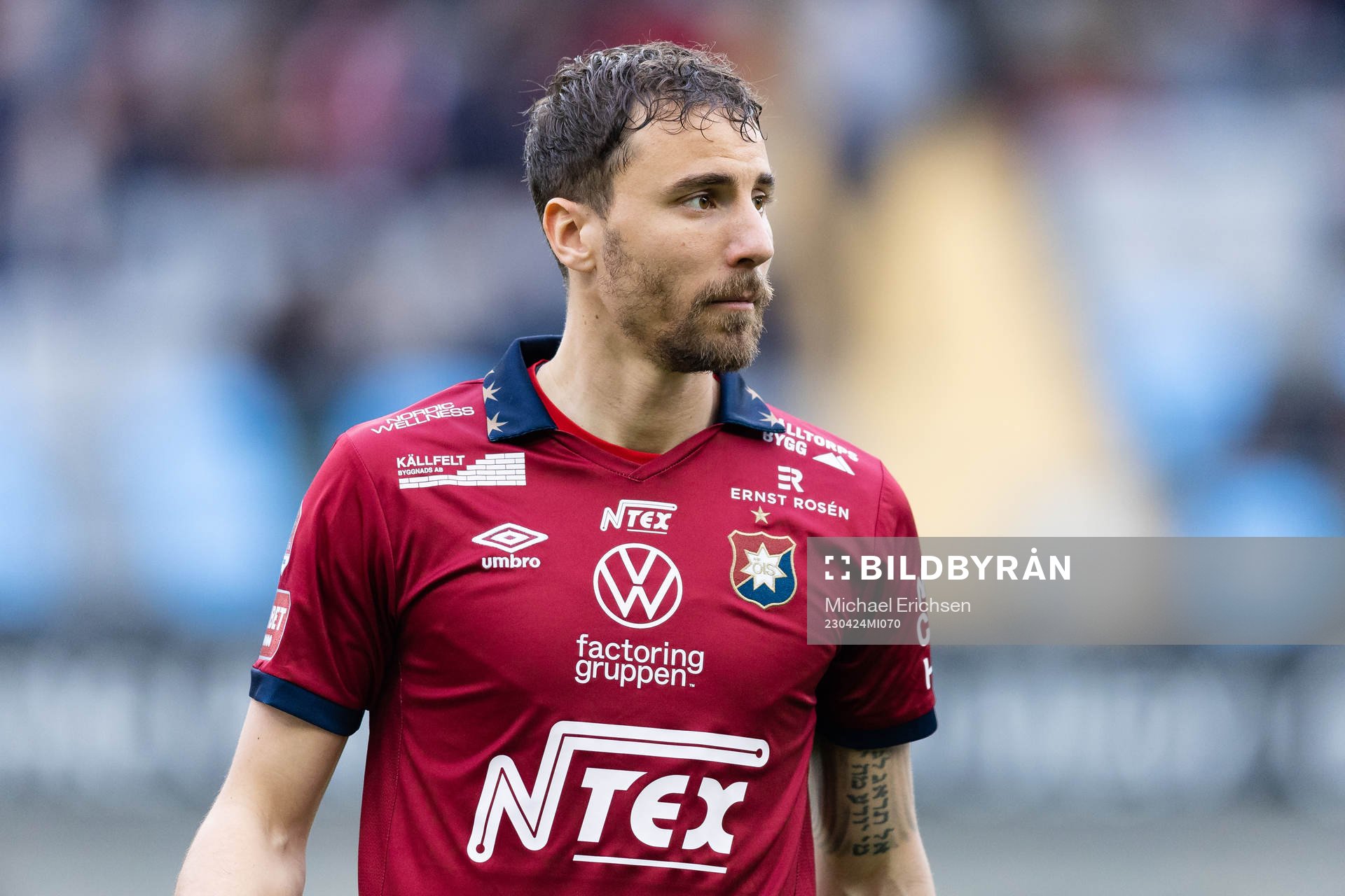 Örgrytes Jonathan Azulay på line up innan fotbollsmatchen