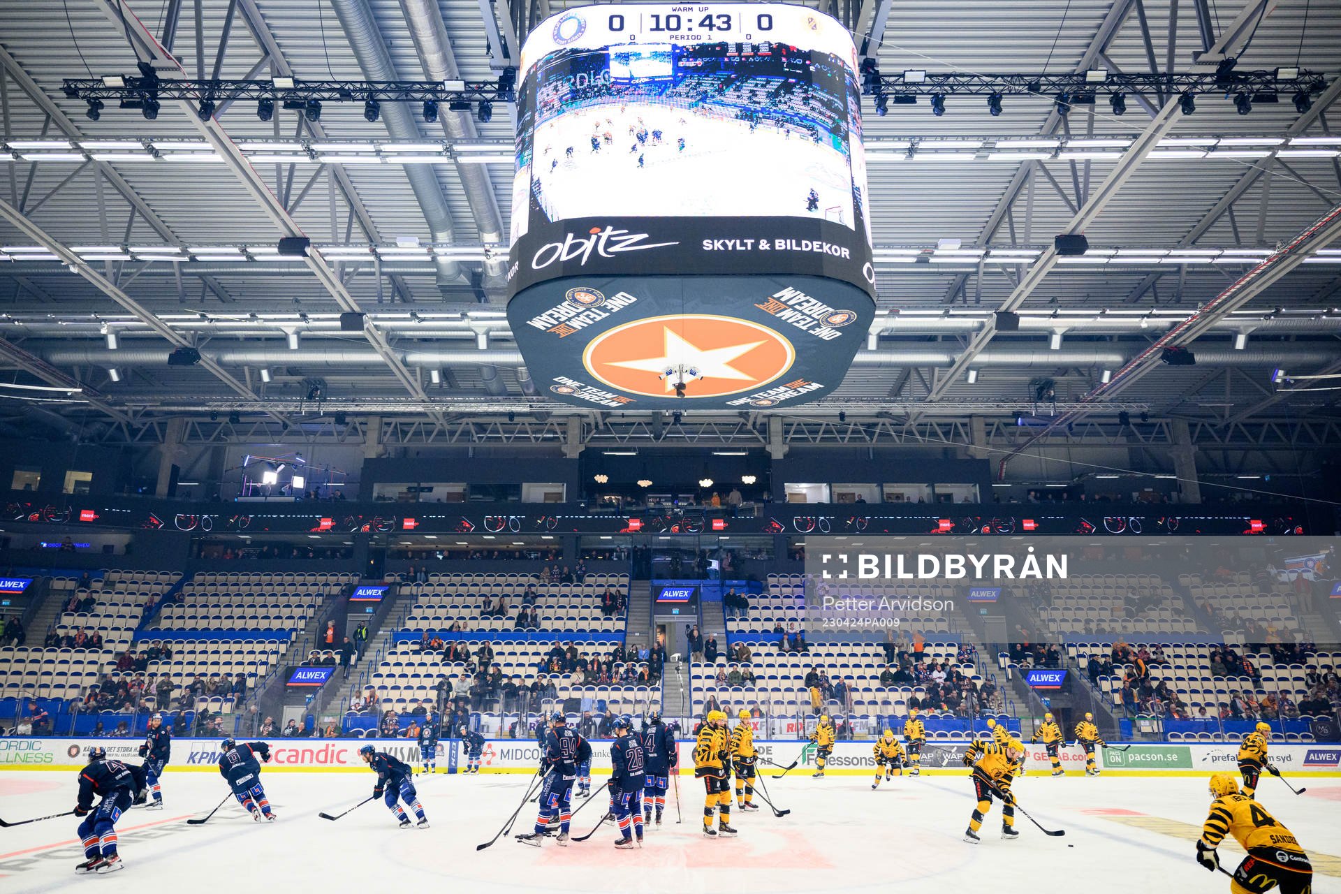 Spelarna i Växjö och Skellefteå värmer upp innan final