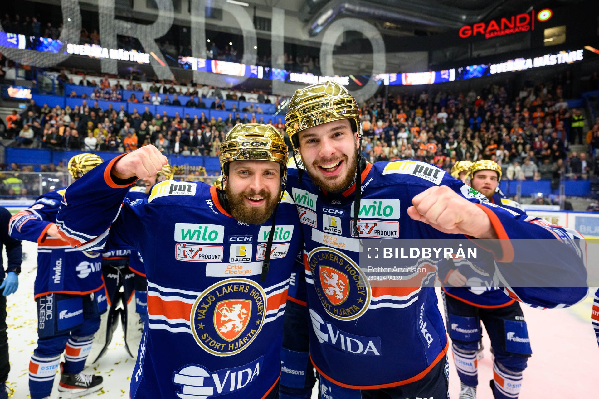 Växjös Lukas Bengtsson och Hardy Häman Aktell jublar