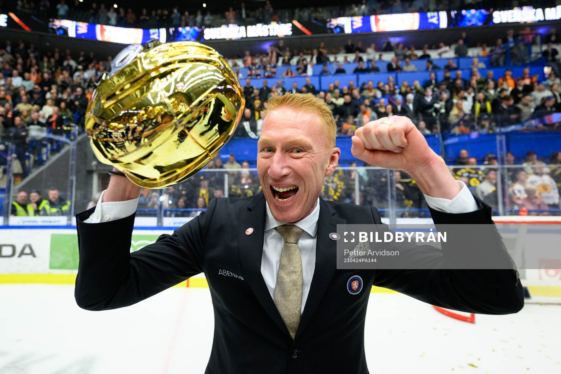 Växjös tränare Jörgen Jönsson jublar