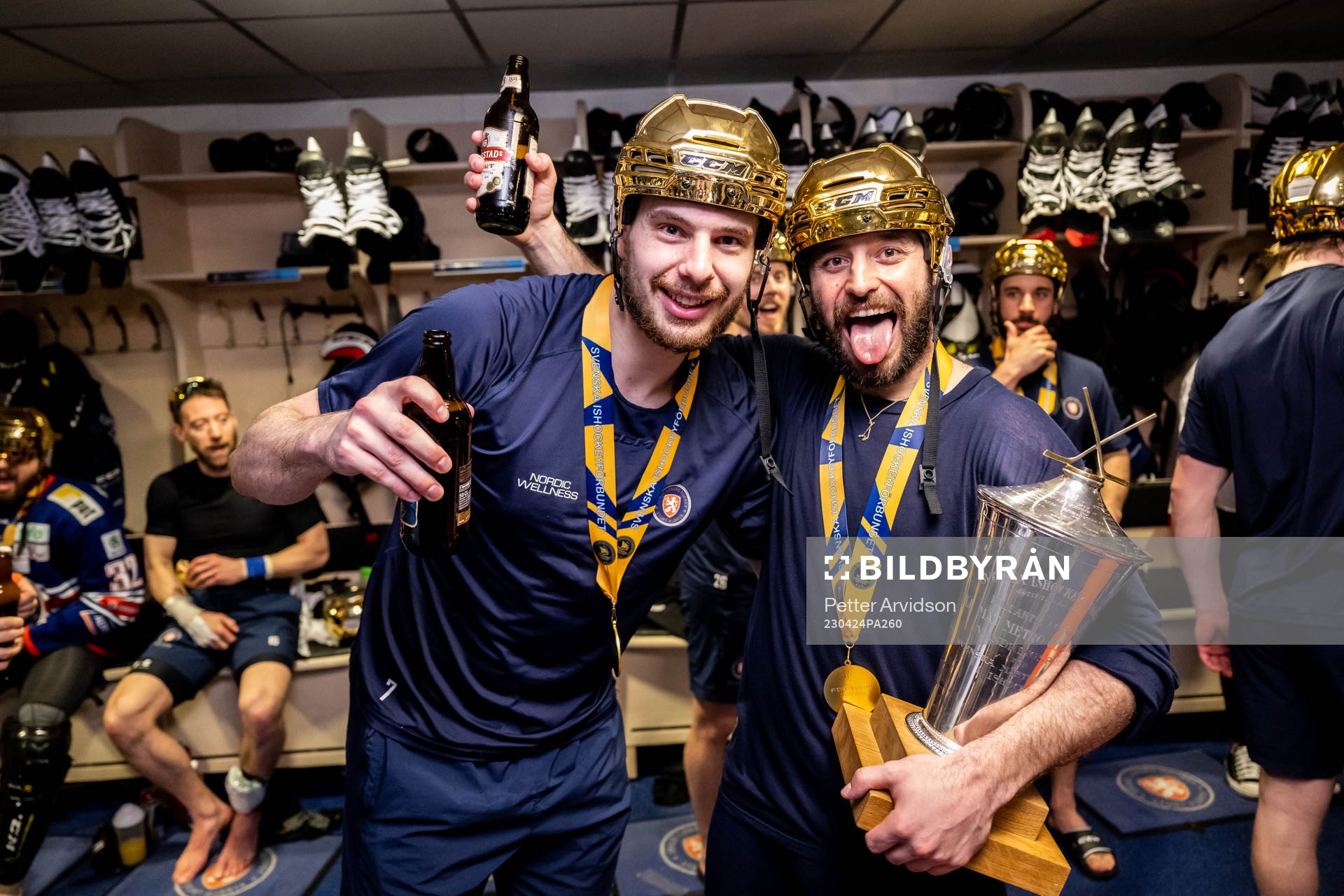 Växjös Hardy Häman Aktell och Tobias Rieder jublar i