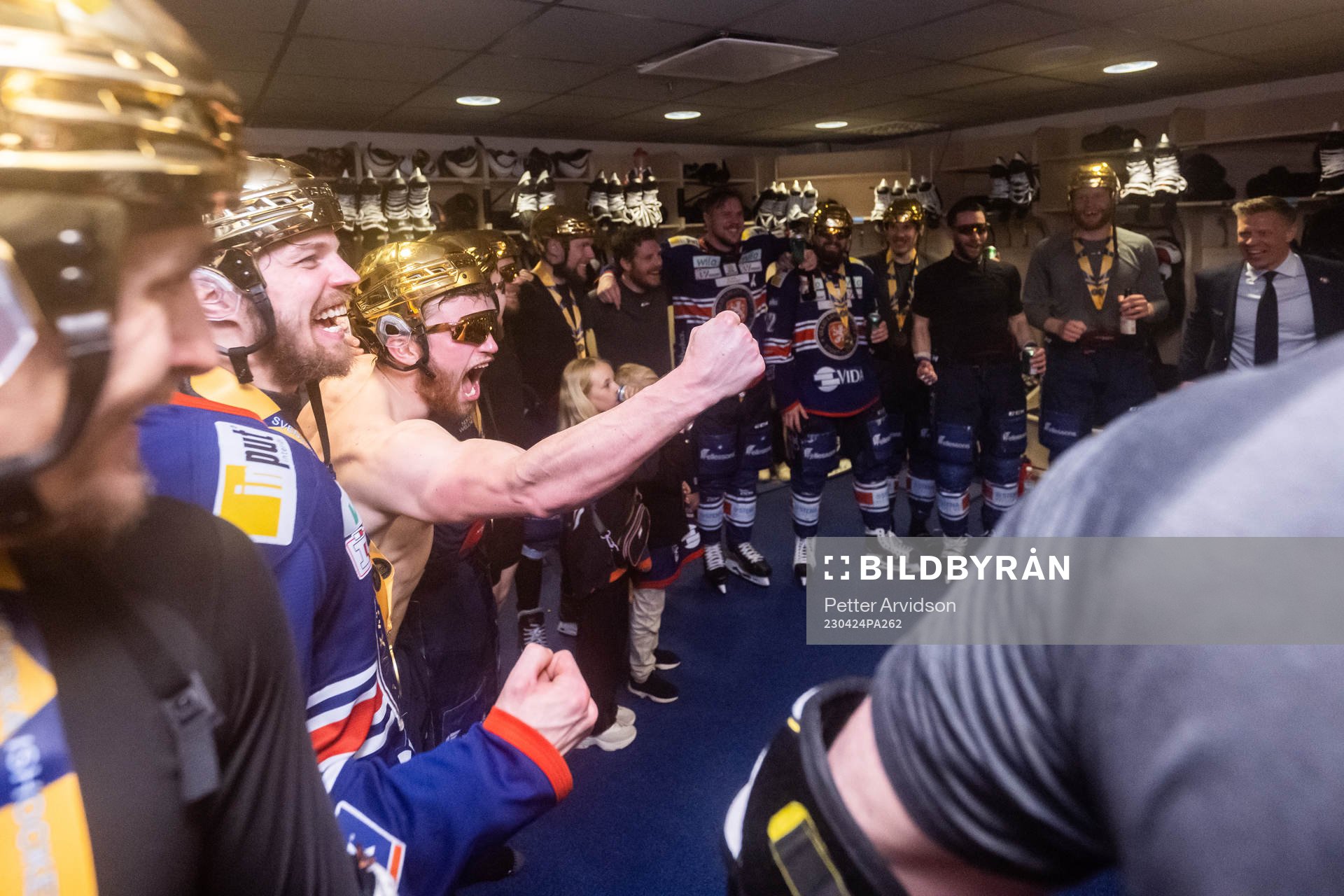 Växjös Glenn Gustafsson jublar i omklädningsrummet