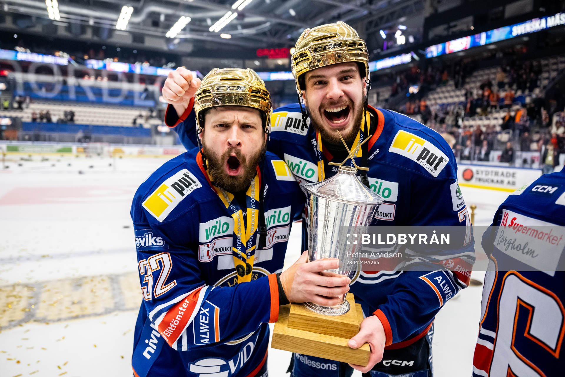 Växjös Lukas Bengtsson och Hardy Häman Aktell  jublar