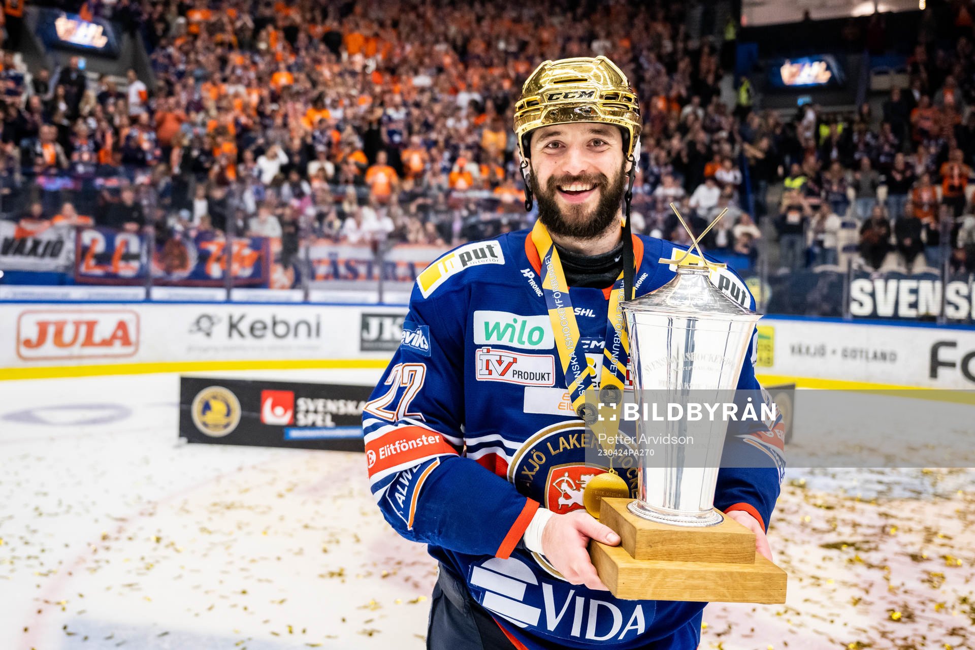 Växjös Tobias Rieder jublar med LeMat pokalen