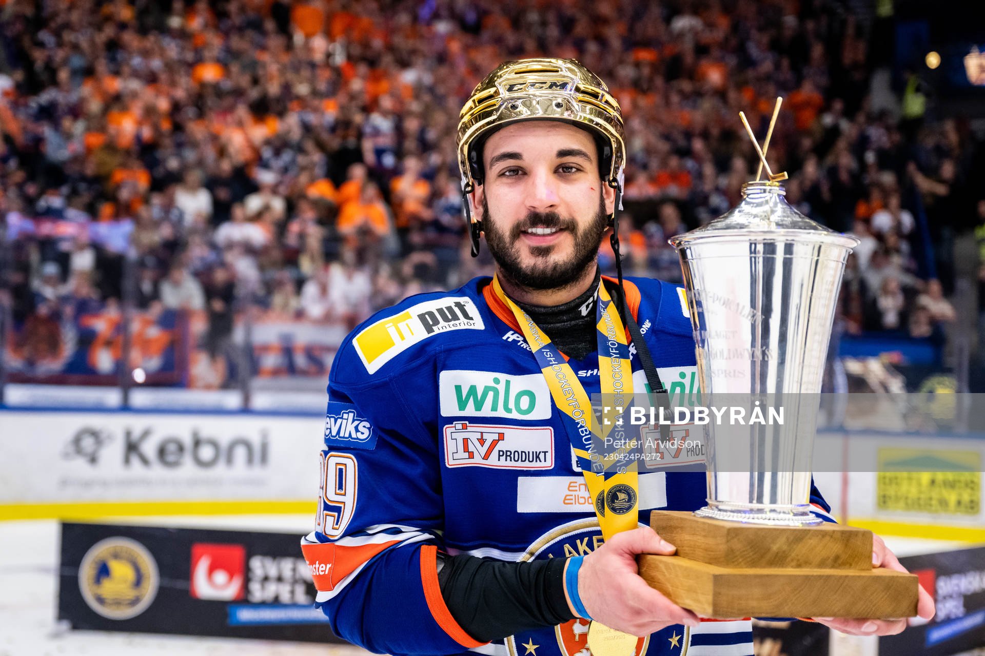 Växjös Jayden Halbgewachs jublar med LeMat pokalen