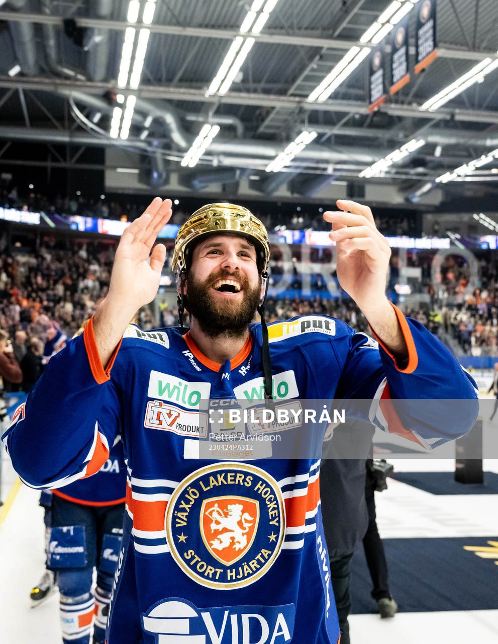 Växjös Amil Krupic jublar