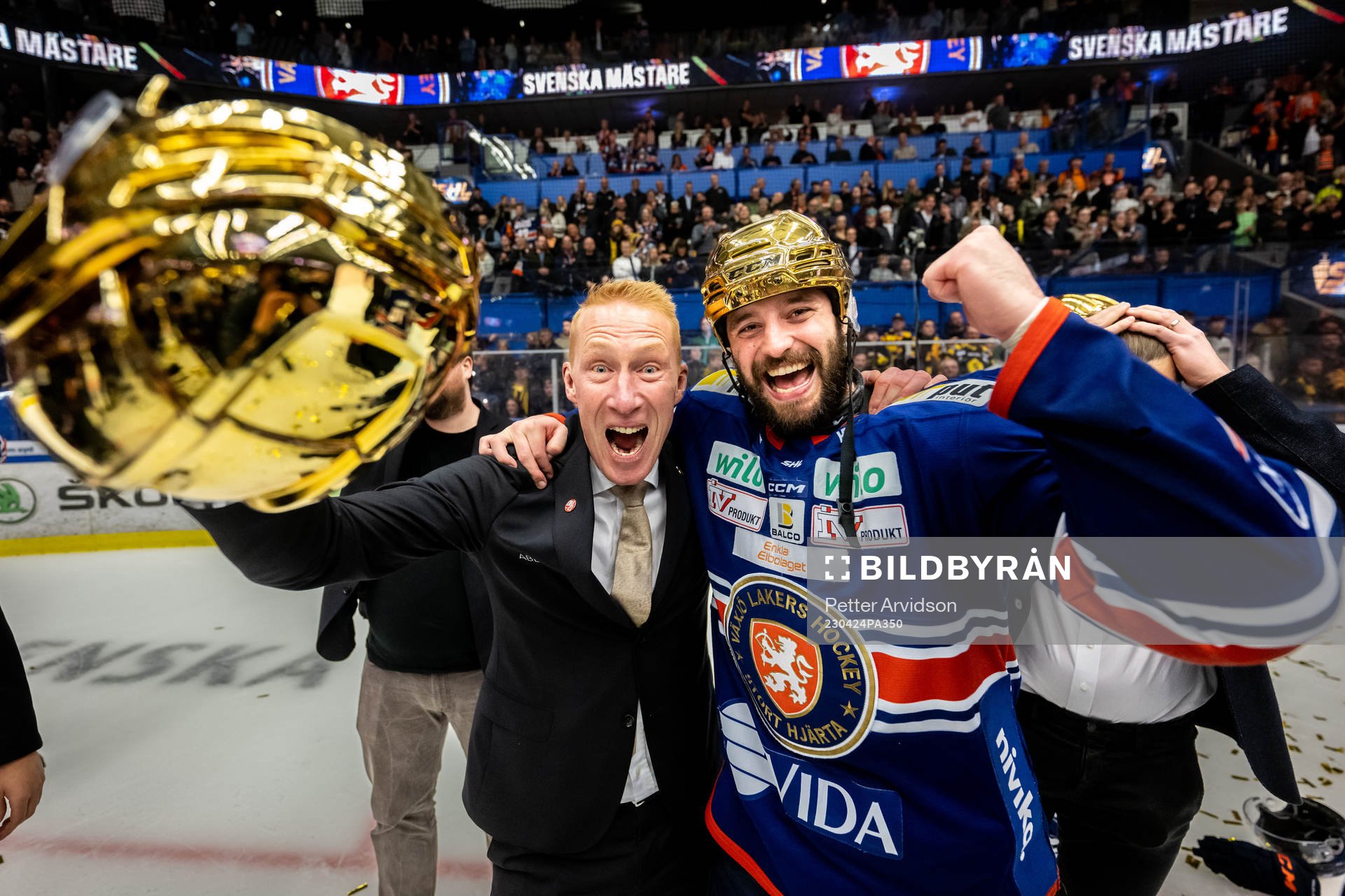 Växjös tränare Jörgen Jönsson och Tobias Rieder jublar