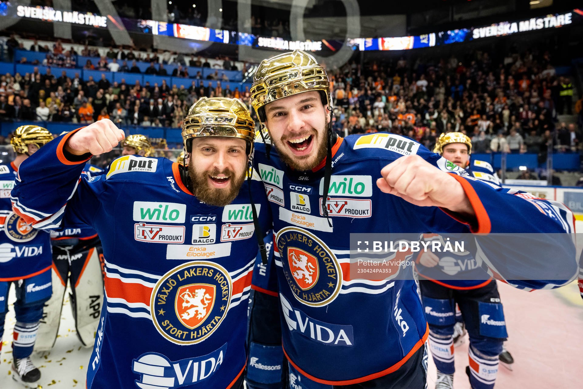 Växjös Lukas Bengtsson och Hardy Häman Aktell jublar