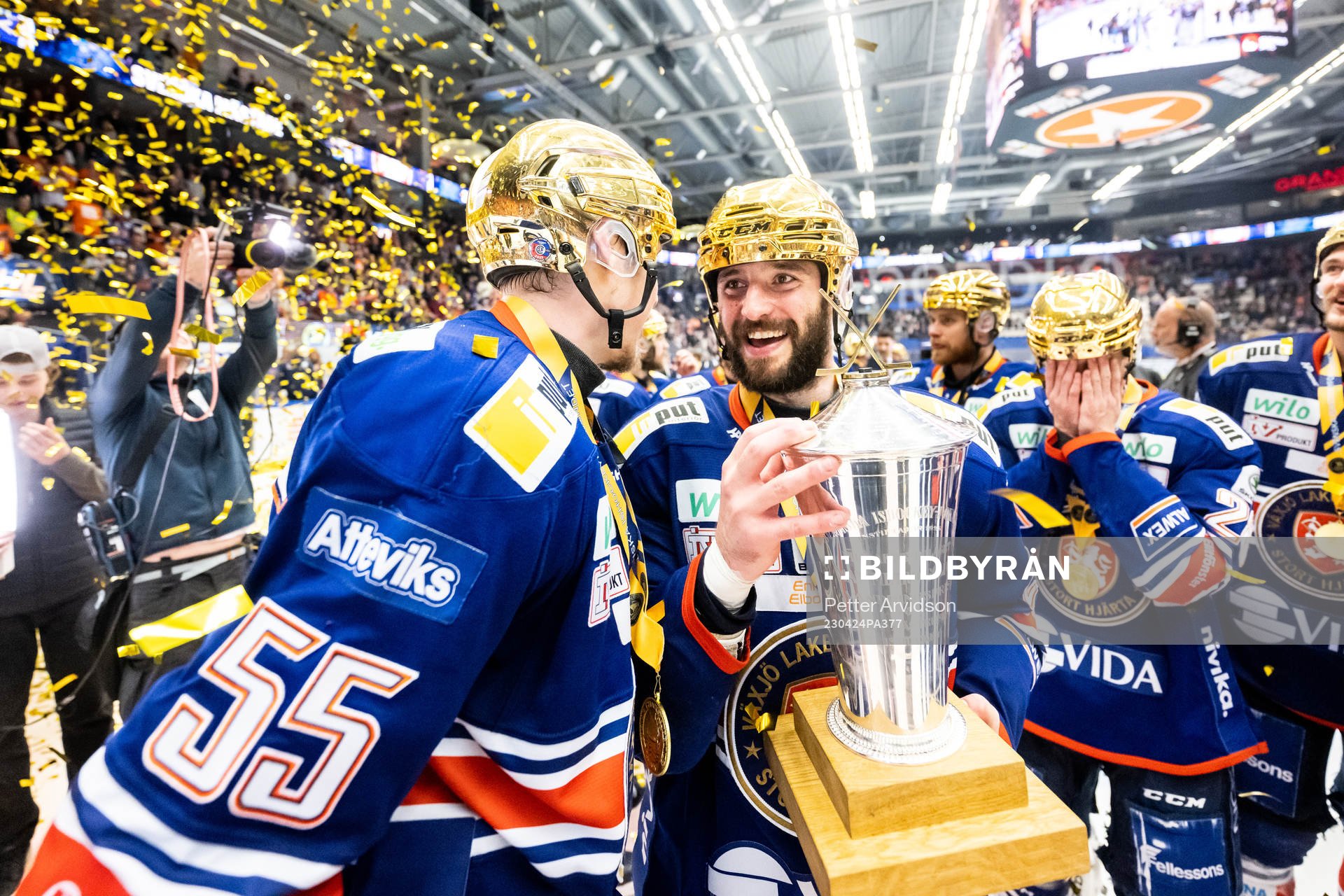 Växjös Tobias Rieder jublar med LeMat pokalen