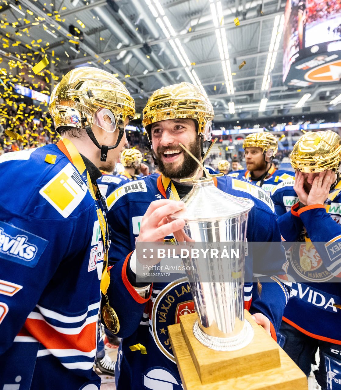 Växjös Tobias Rieder jublar med LeMat pokalen