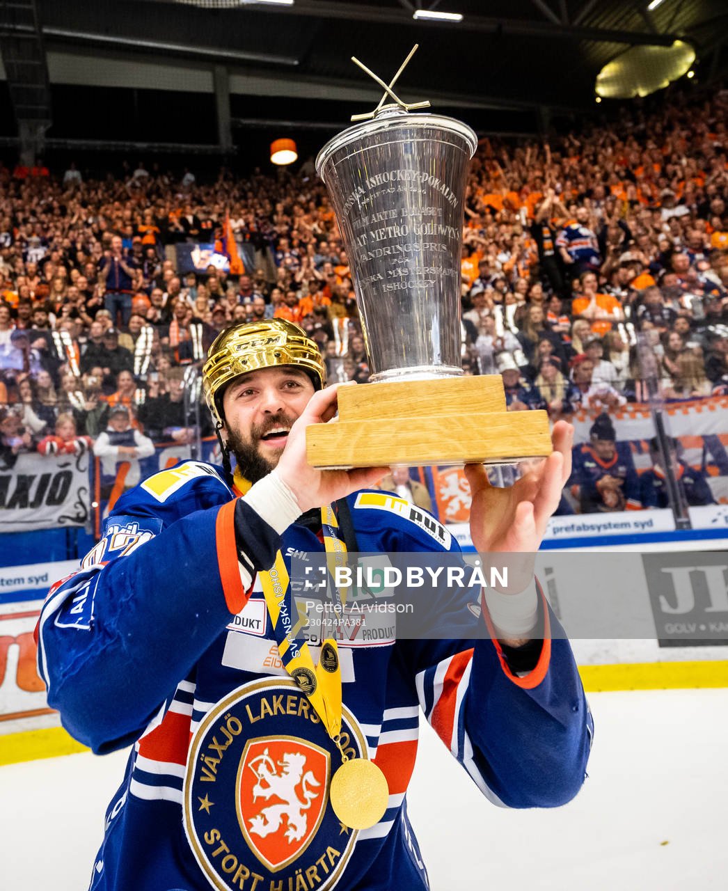 Växjös Tobias Rieder jublar med LeMat pokalen