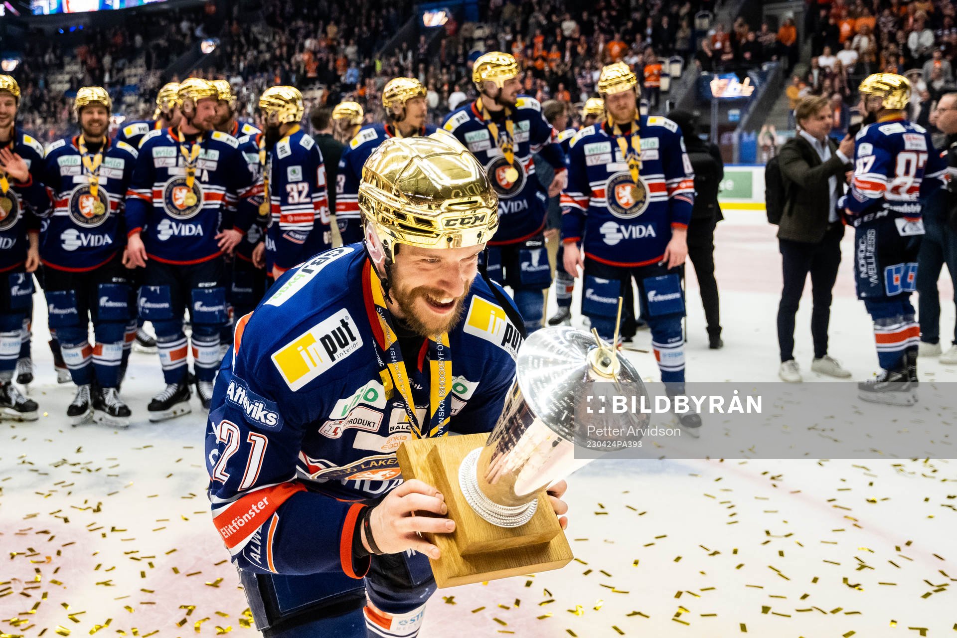Växjös Brian Cooper jublar med LeMat pokalen