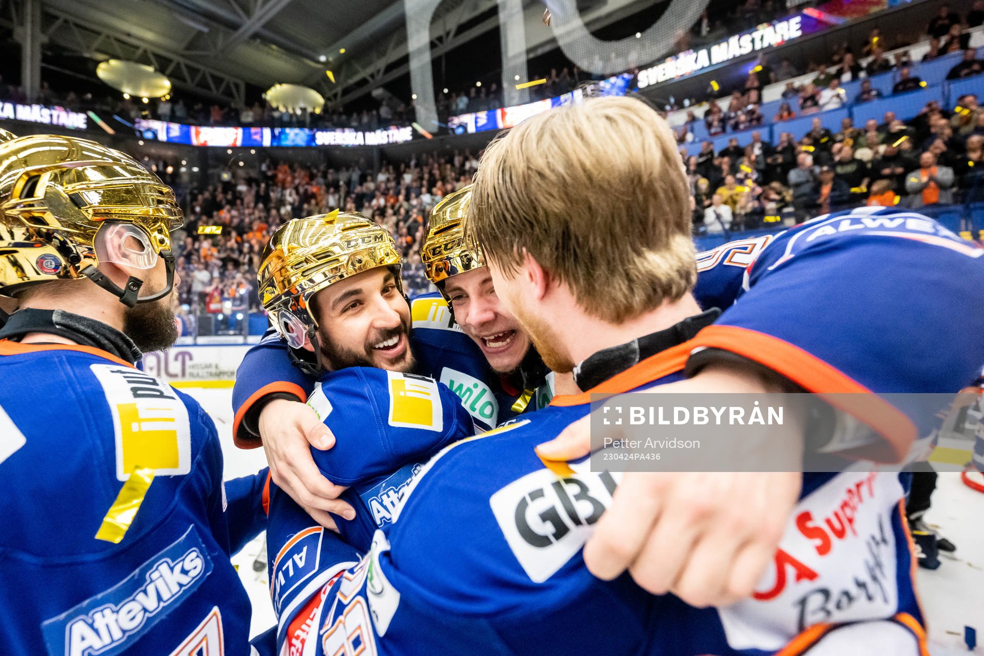 Växjös Jayden Halbgewachs och Victor Stjernborg jublar