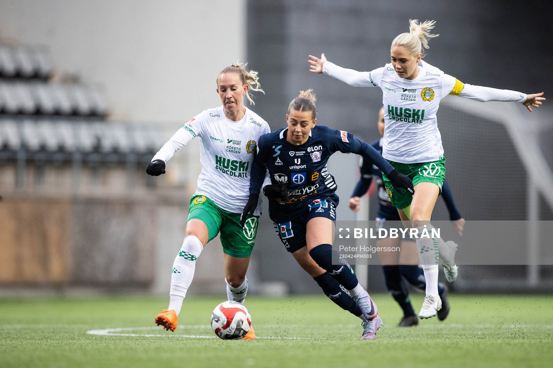 Hammarbys Julia Roddar och Alice Carlsson mot Linköpings