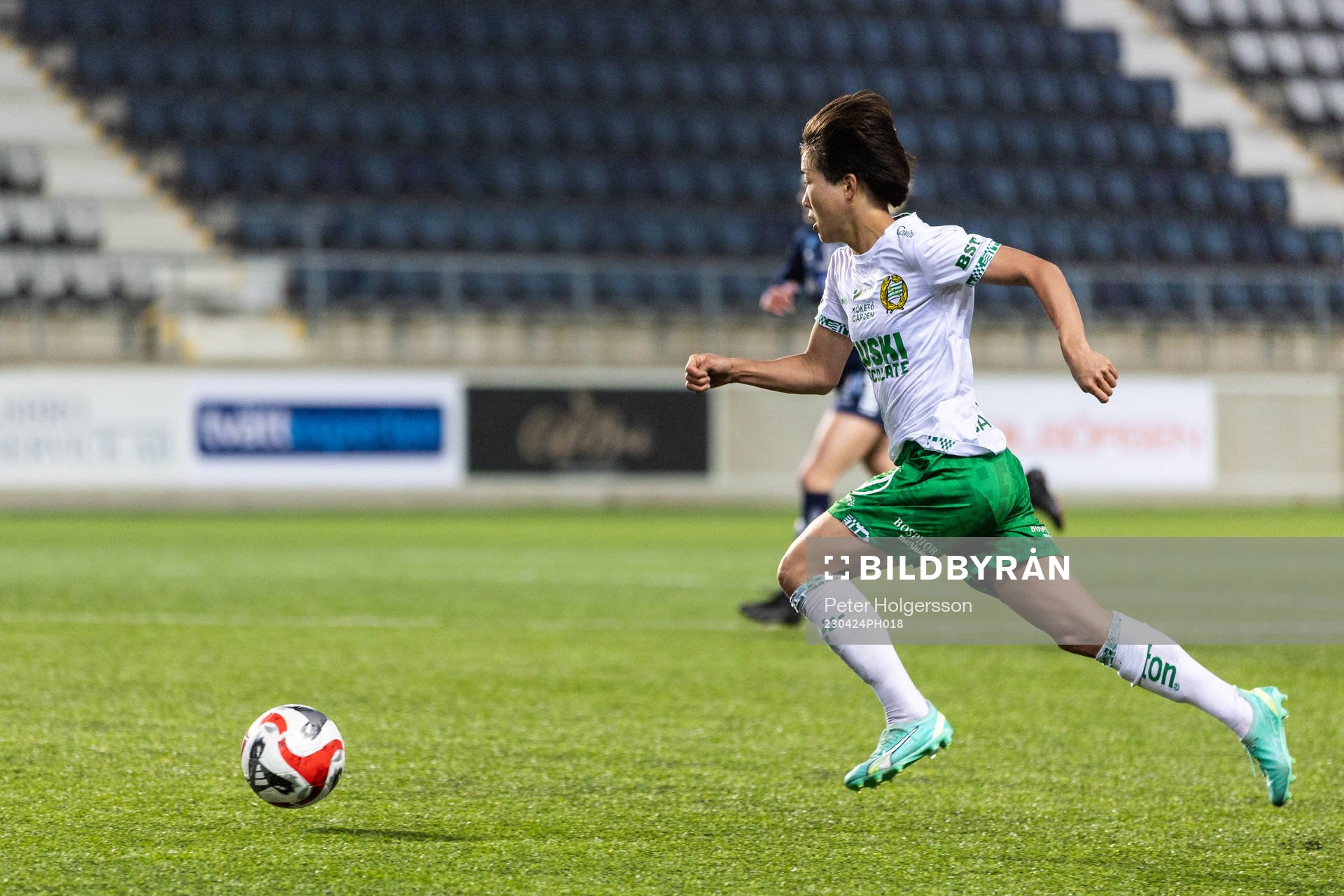 Hammarbys Maika Hamano under fotbollsmatchen i Damallsvenskan mellan Linköping och Hammarby den 24 april 2023 i Linköping. 