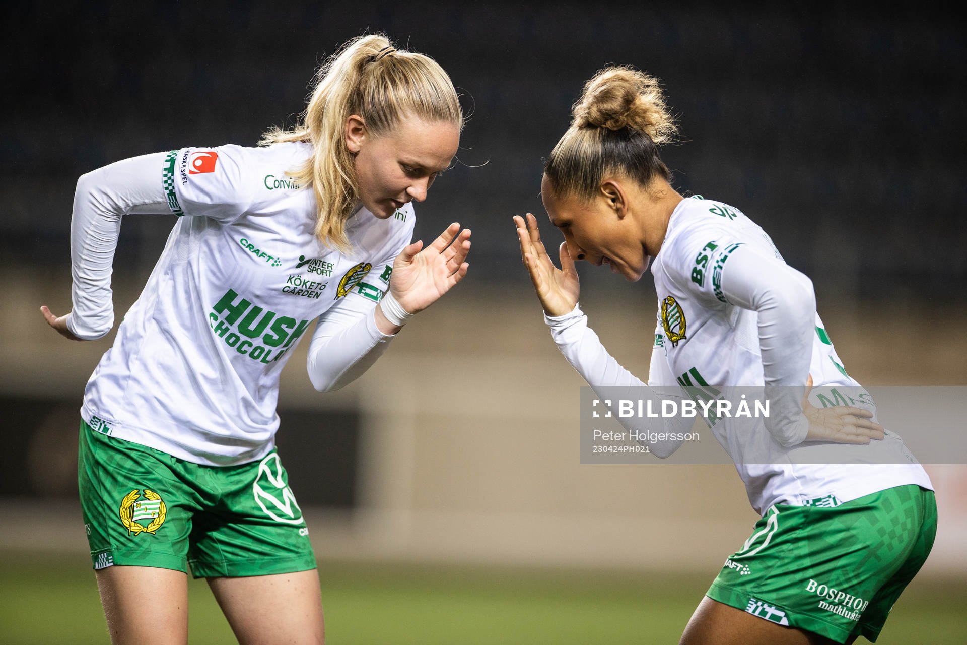 Hammarbys Matilda Vinberg och Madelen Janogy jublar