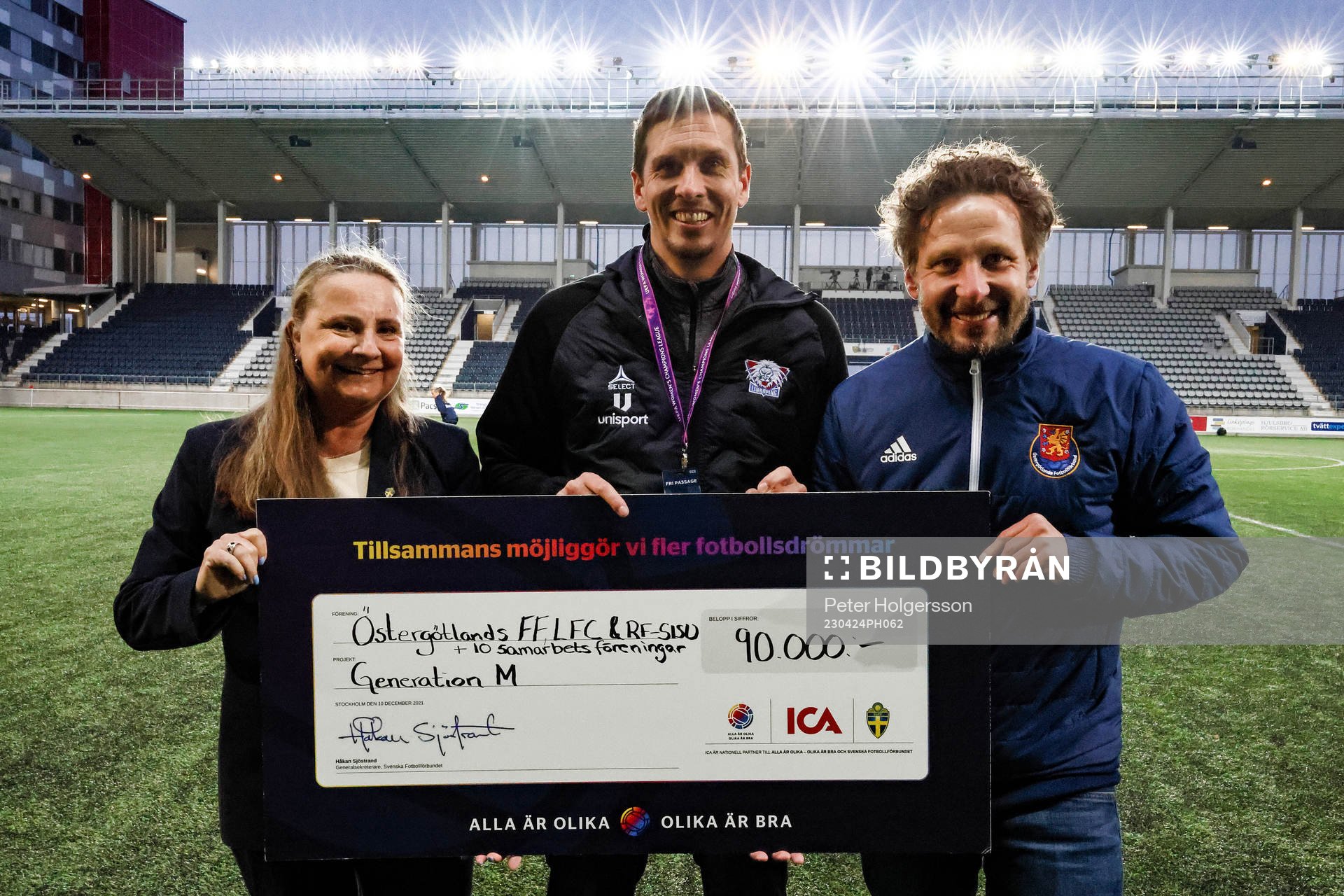 Johan Thorén ÖFF och Petra Engberg, SvFF flankerar Tobias