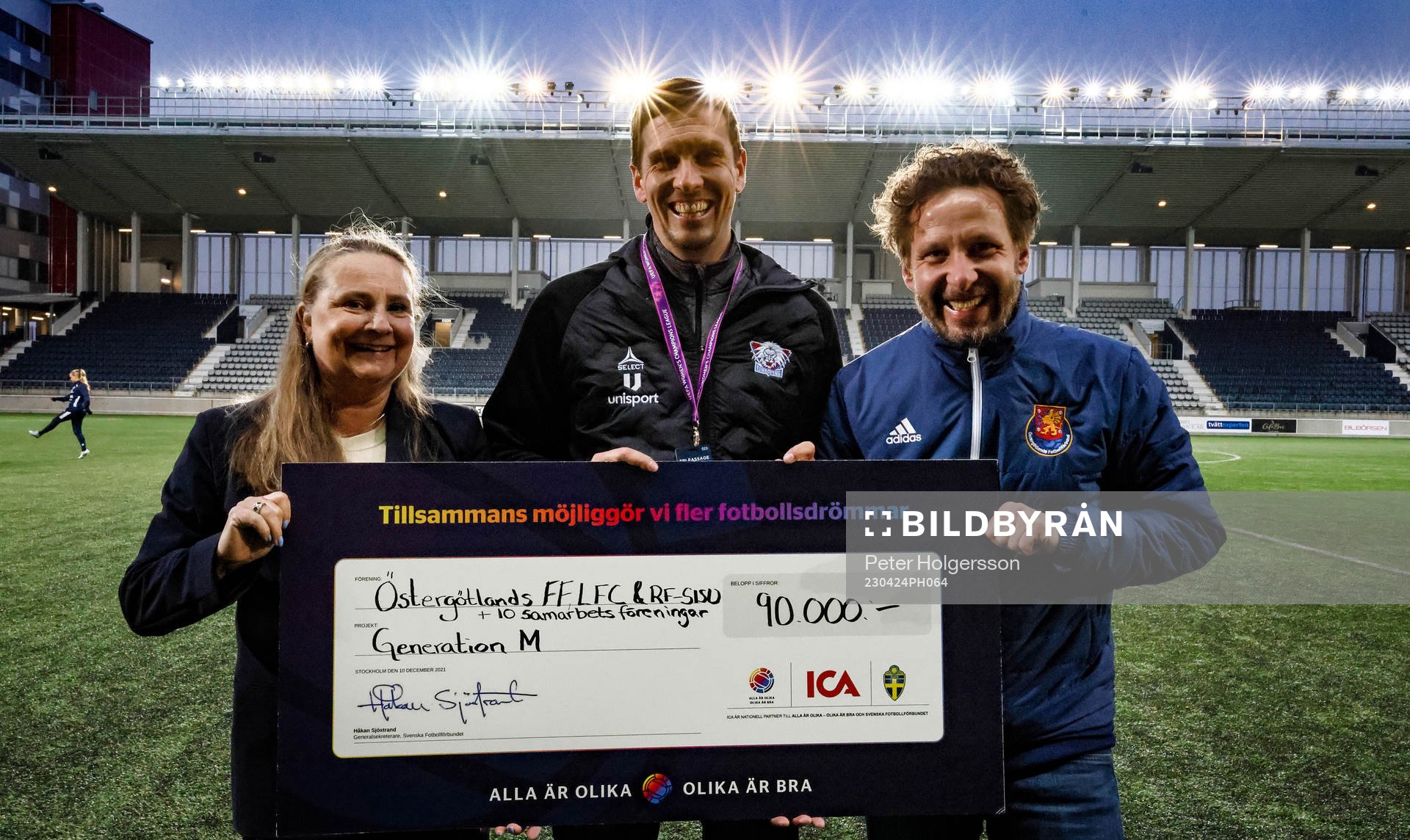 Johan Thorén ÖFF och Petra Engberg, SvFF flankerar Tobias
